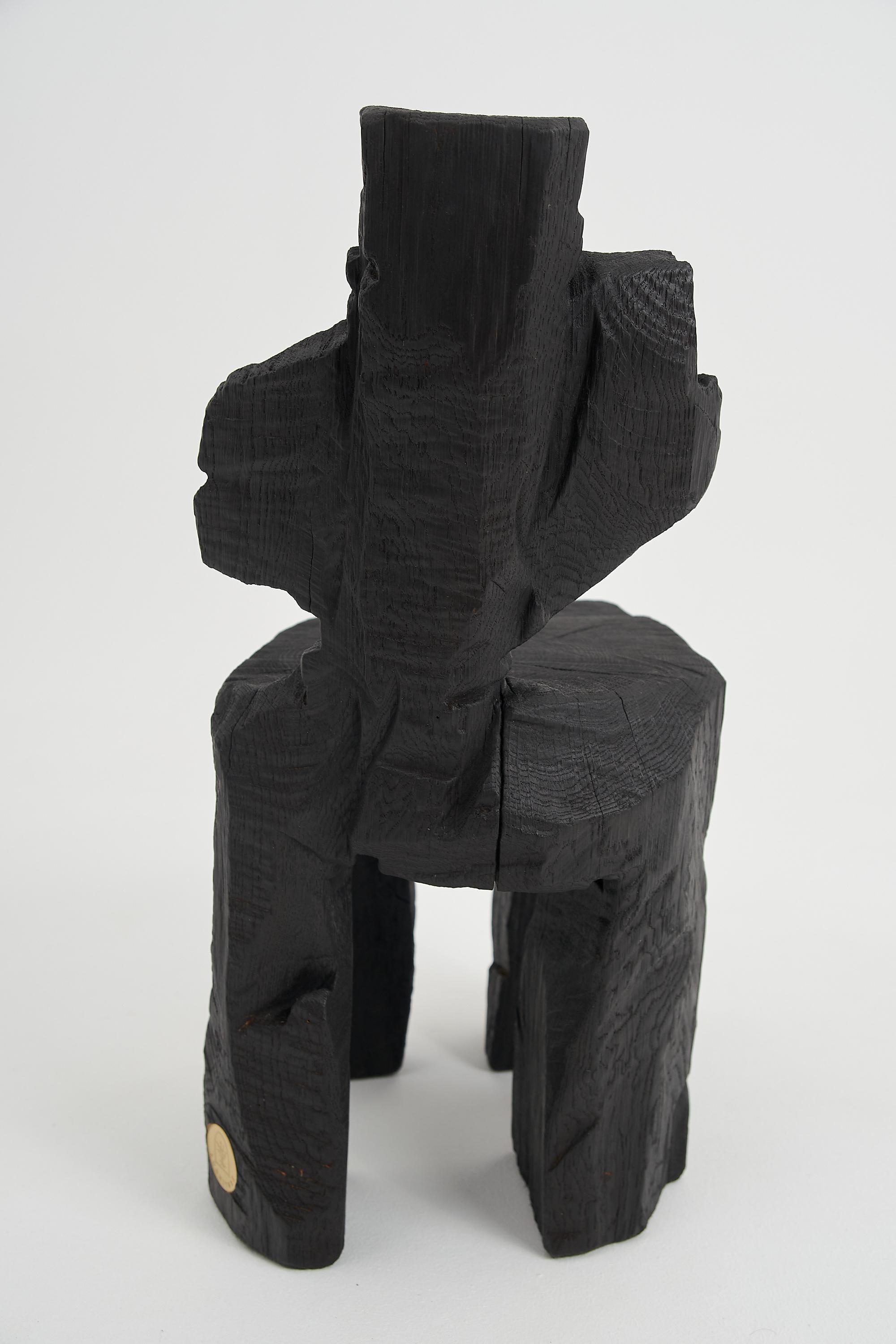 Logniture, Brutalistischer skulpturaler Hocker aus massivem gebranntem Eichenholz,  Einzigartig 1/1, Jownik (21. Jahrhundert und zeitgenössisch) im Angebot