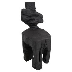 Logniture, Brutalistischer skulpturaler Hocker aus massivem gebranntem Eichenholz,  Einzigartig 1/1, Jownik