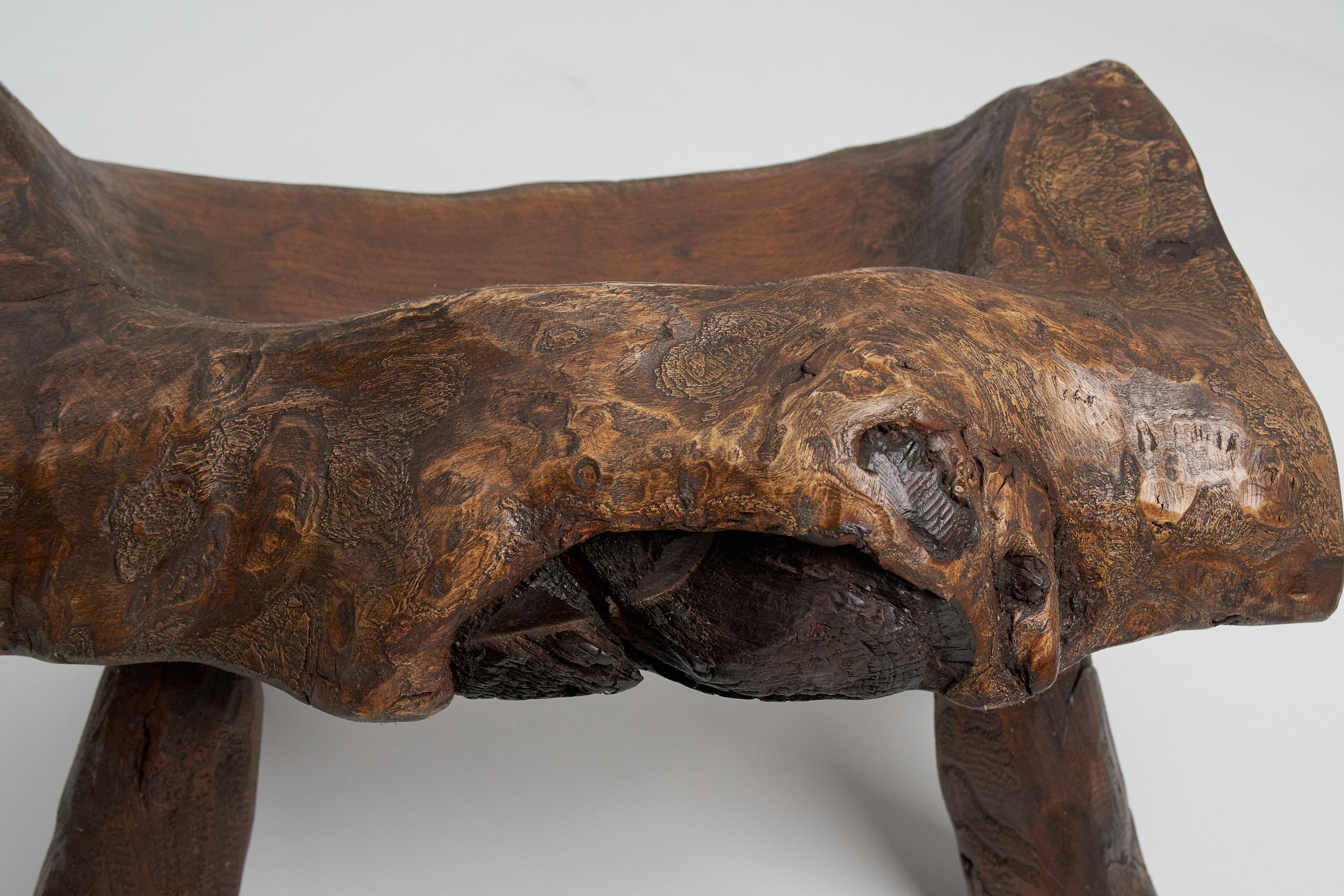 Meuble Logniture, tabouret sculpté à partir d'une seule pièce de bois de Mulberry, en vente 3