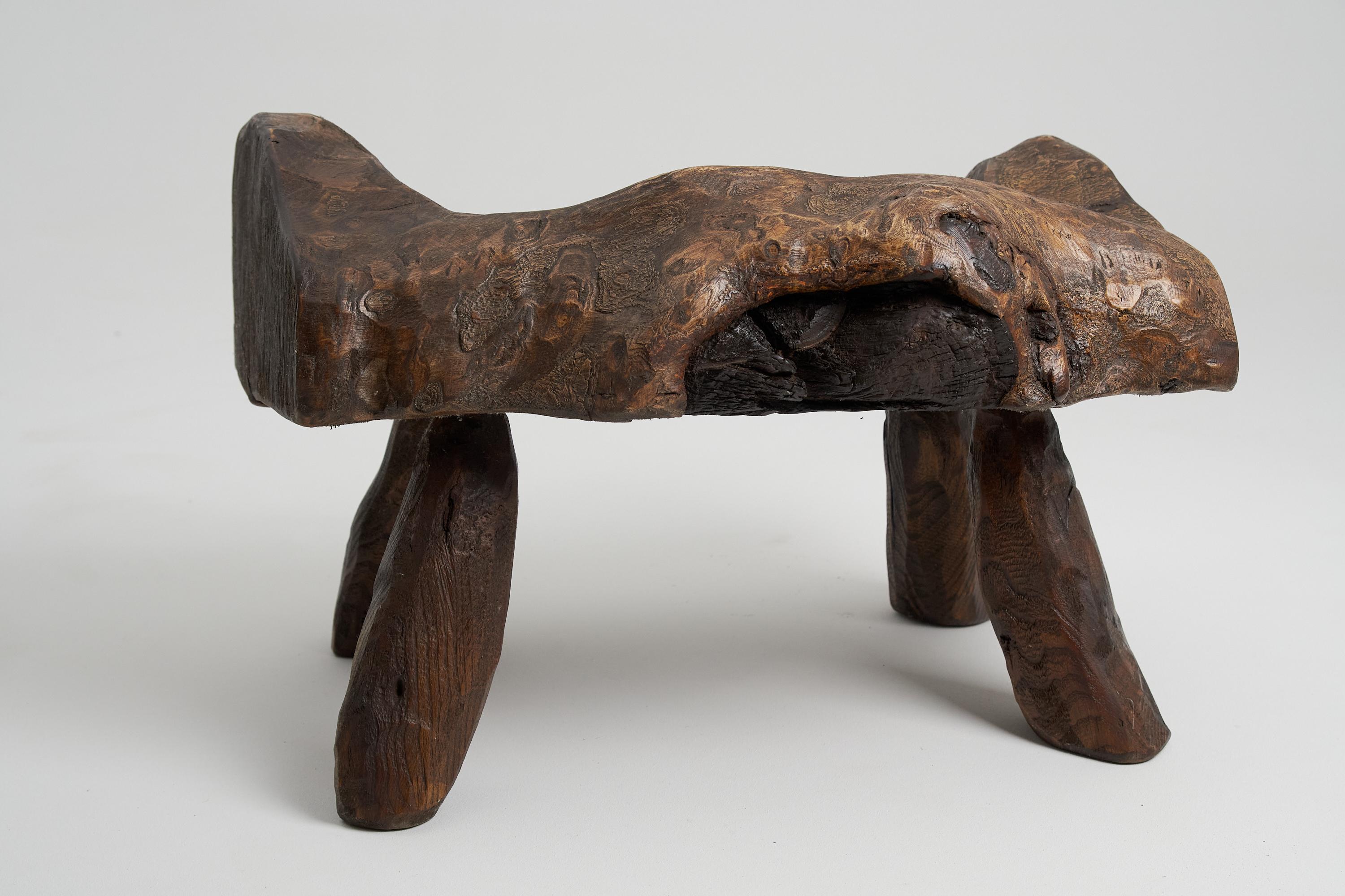 Meuble Logniture, tabouret sculpté à partir d'une seule pièce de bois de Mulberry, en vente 4