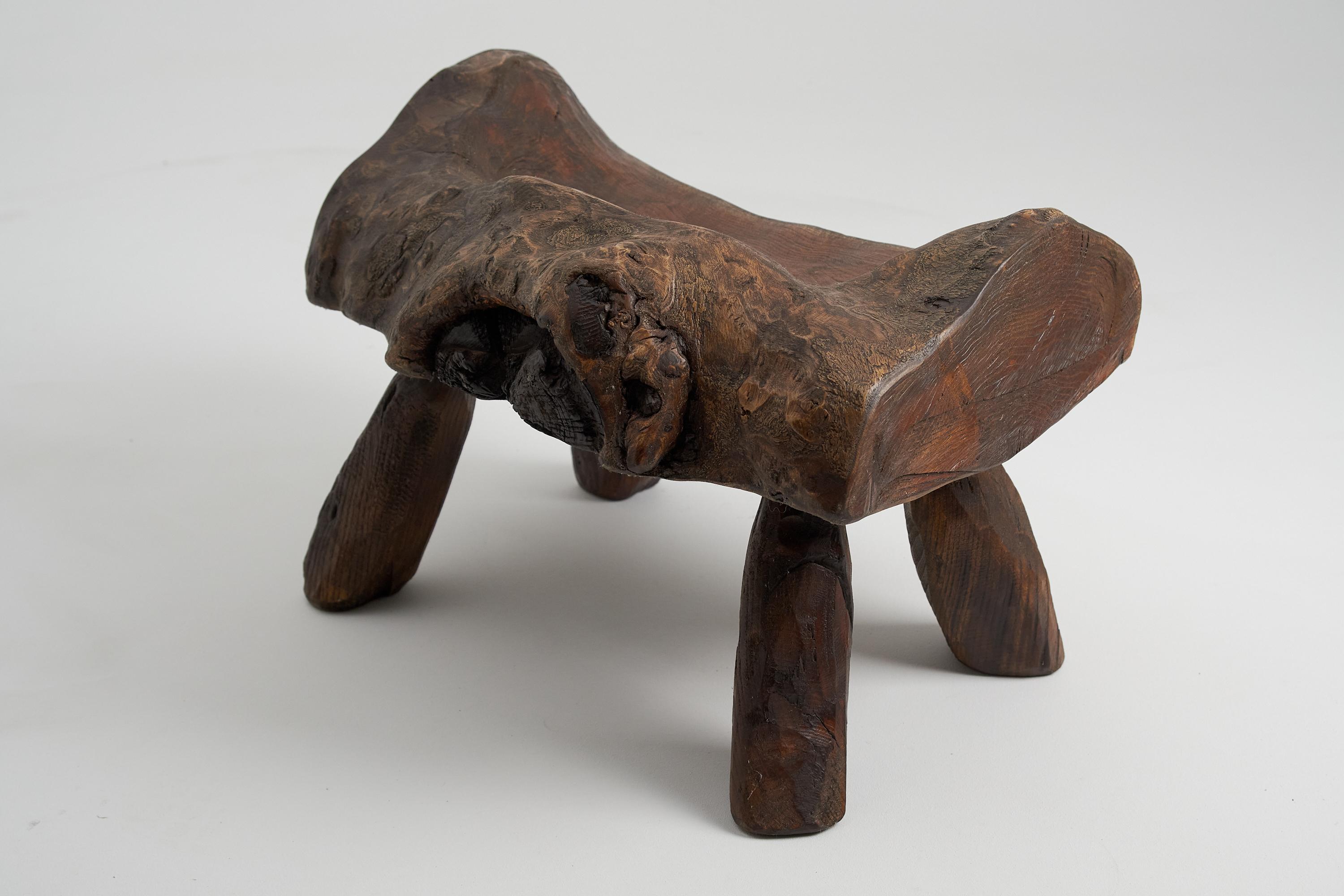 Meuble Logniture, tabouret sculpté à partir d'une seule pièce de bois de Mulberry, en vente 6
