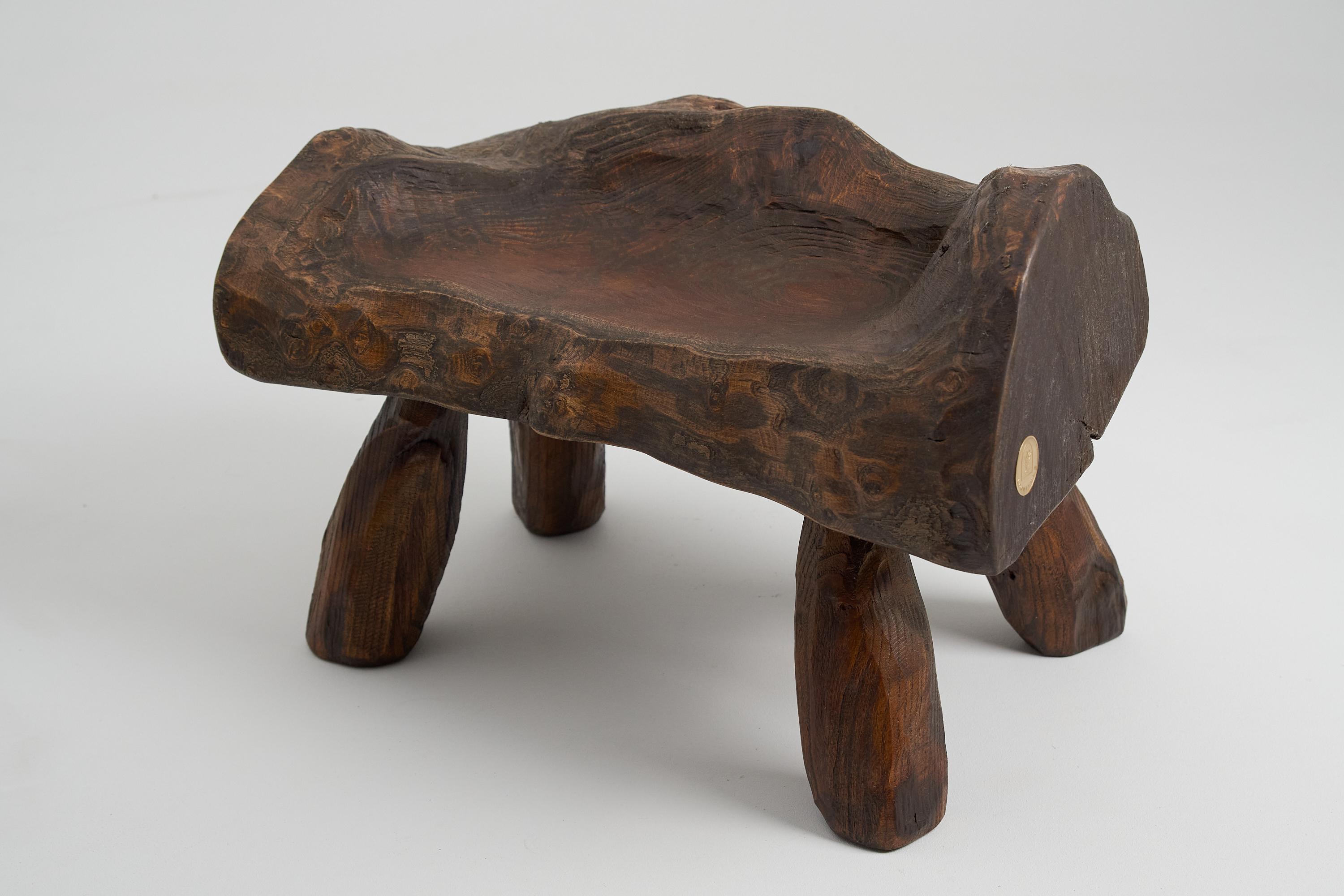 Brutalisme Meuble Logniture, tabouret sculpté à partir d'une seule pièce de bois de Mulberry, en vente
