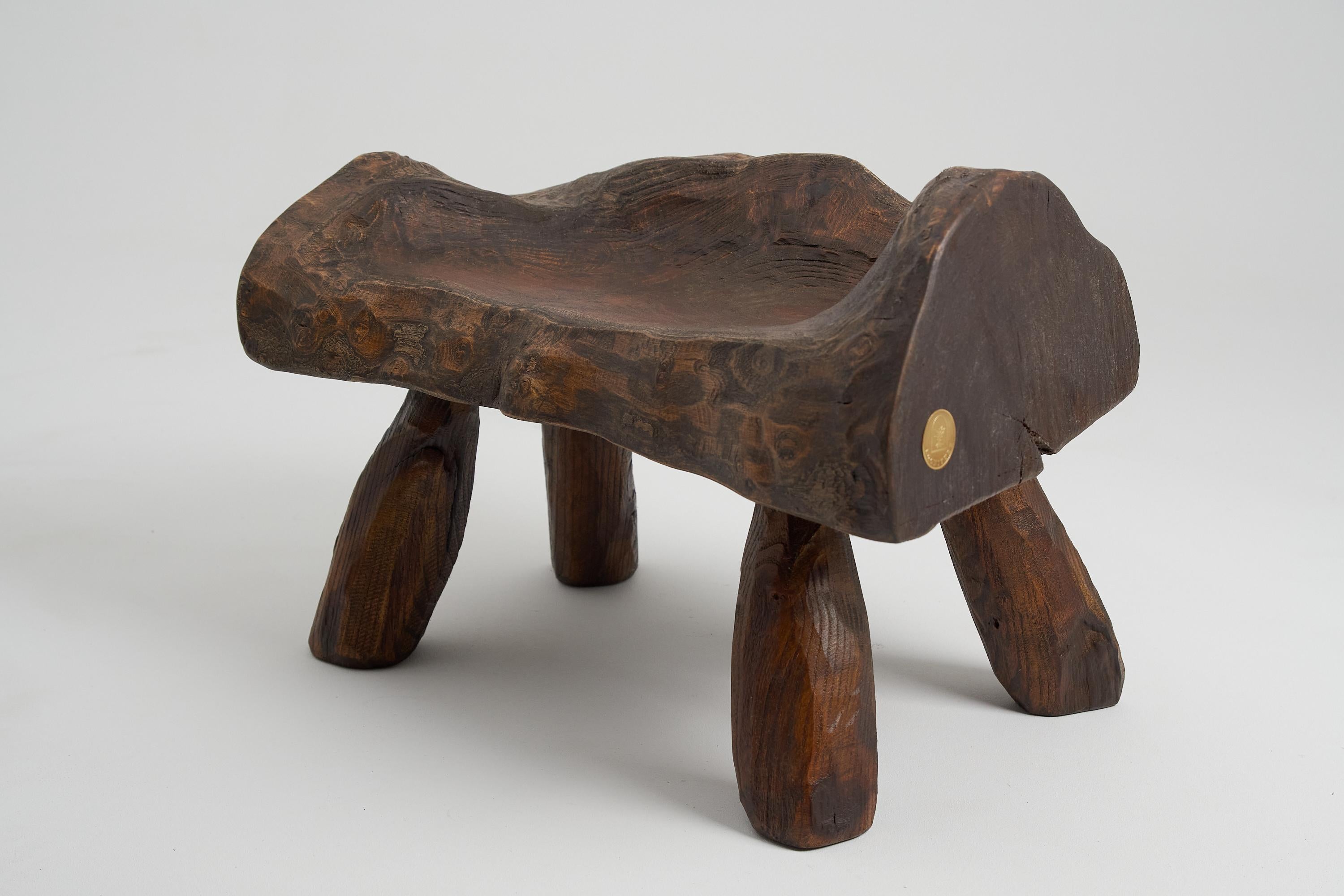 Sculpté Meuble Logniture, tabouret sculpté à partir d'une seule pièce de bois de Mulberry, en vente