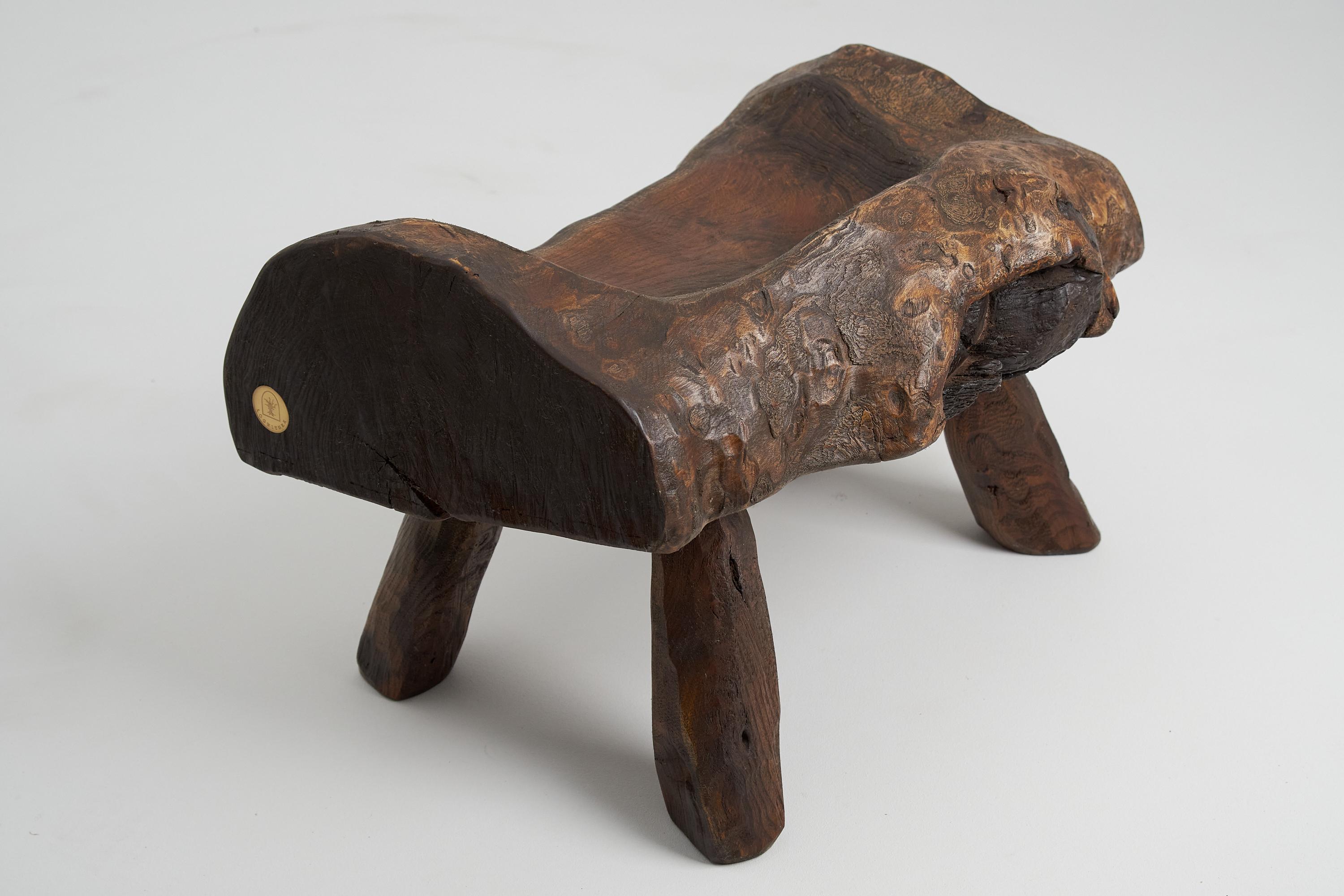 Meuble Logniture, tabouret sculpté à partir d'une seule pièce de bois de Mulberry, en vente 1