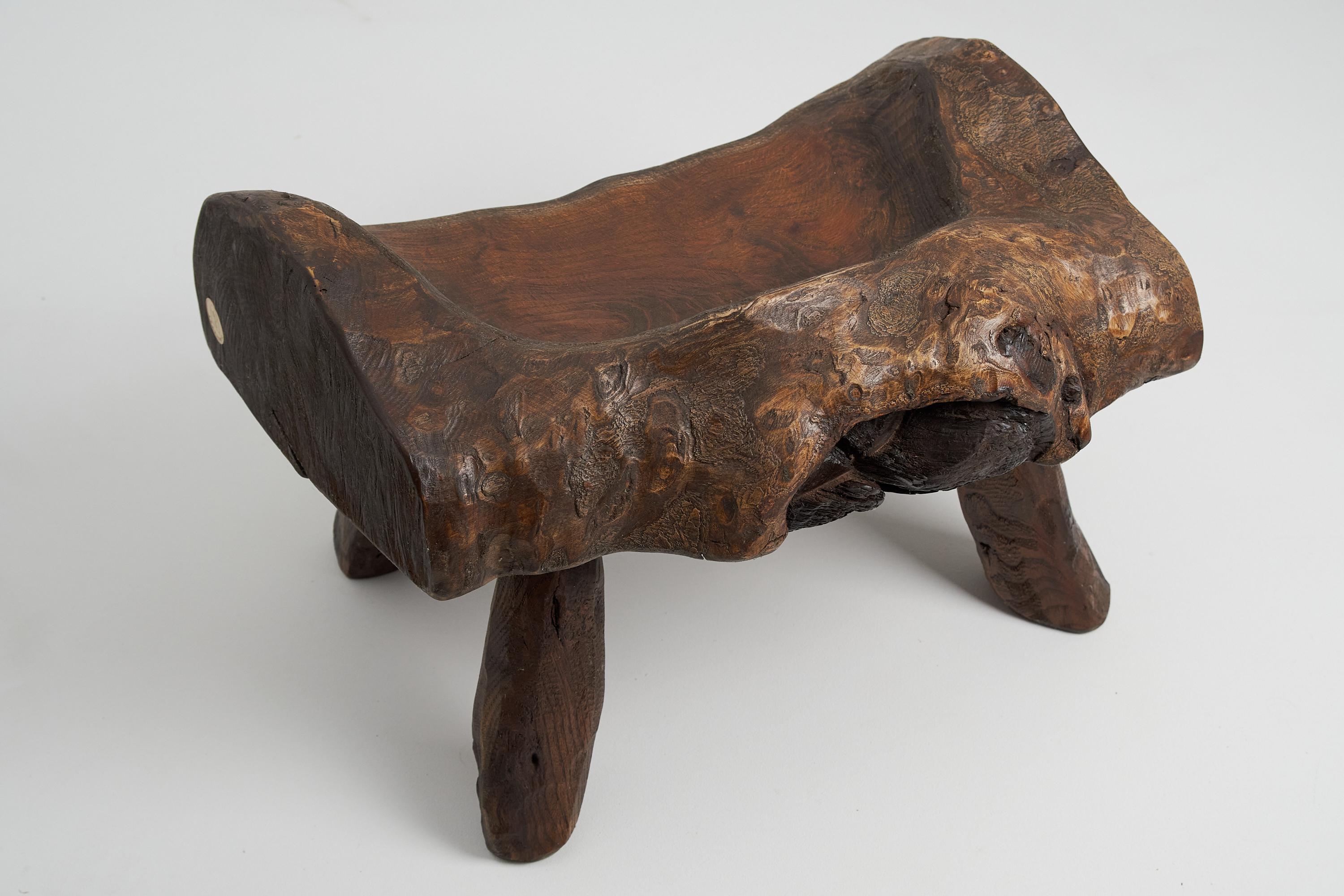 Meuble Logniture, tabouret sculpté à partir d'une seule pièce de bois de Mulberry, en vente 2