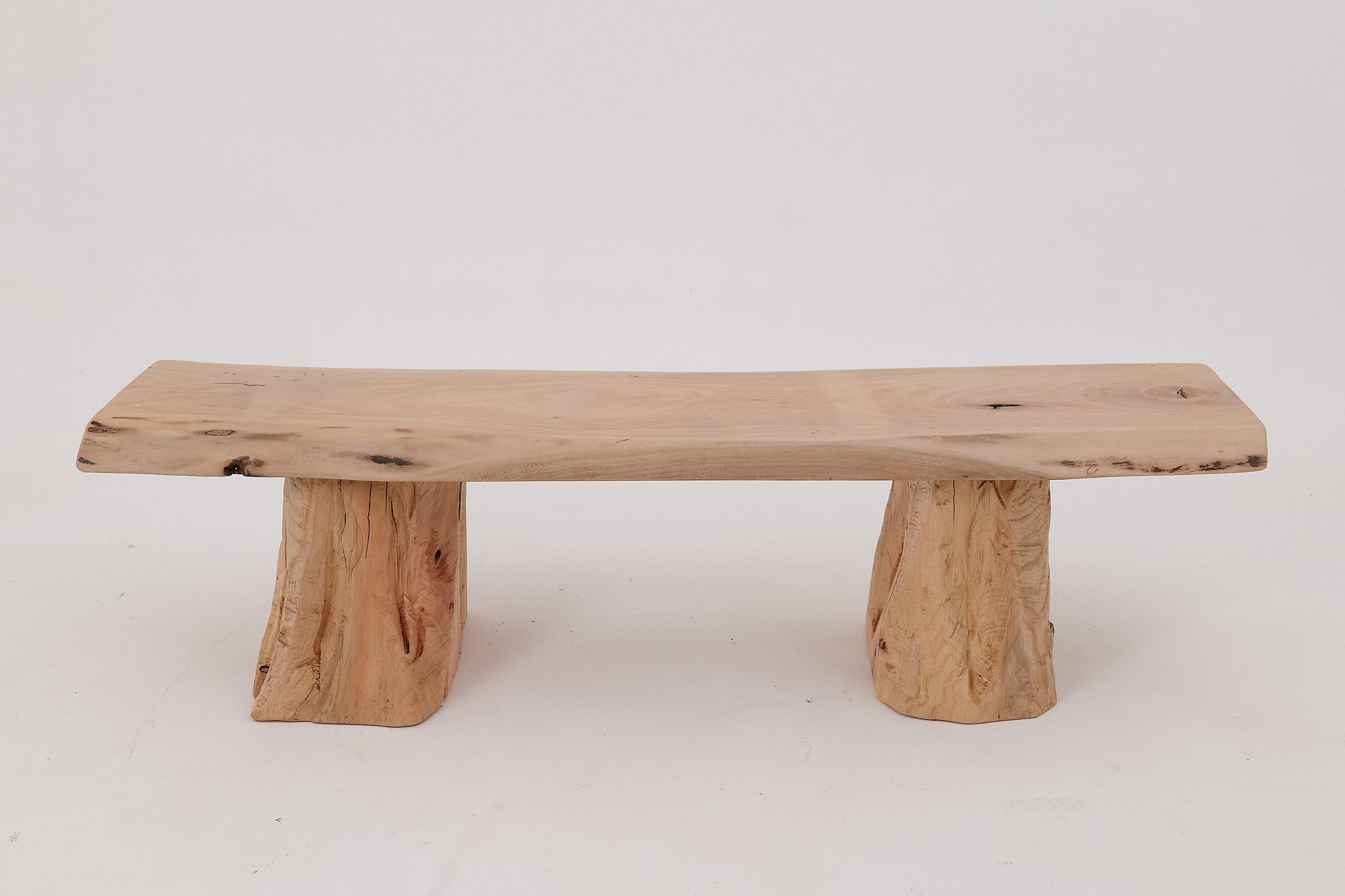 Logniture, Bank aus Nussbaumholz mit naturfarbener Kante, Wabi-Sabi, Brutalismus, Log Furniture (Organische Moderne) im Angebot