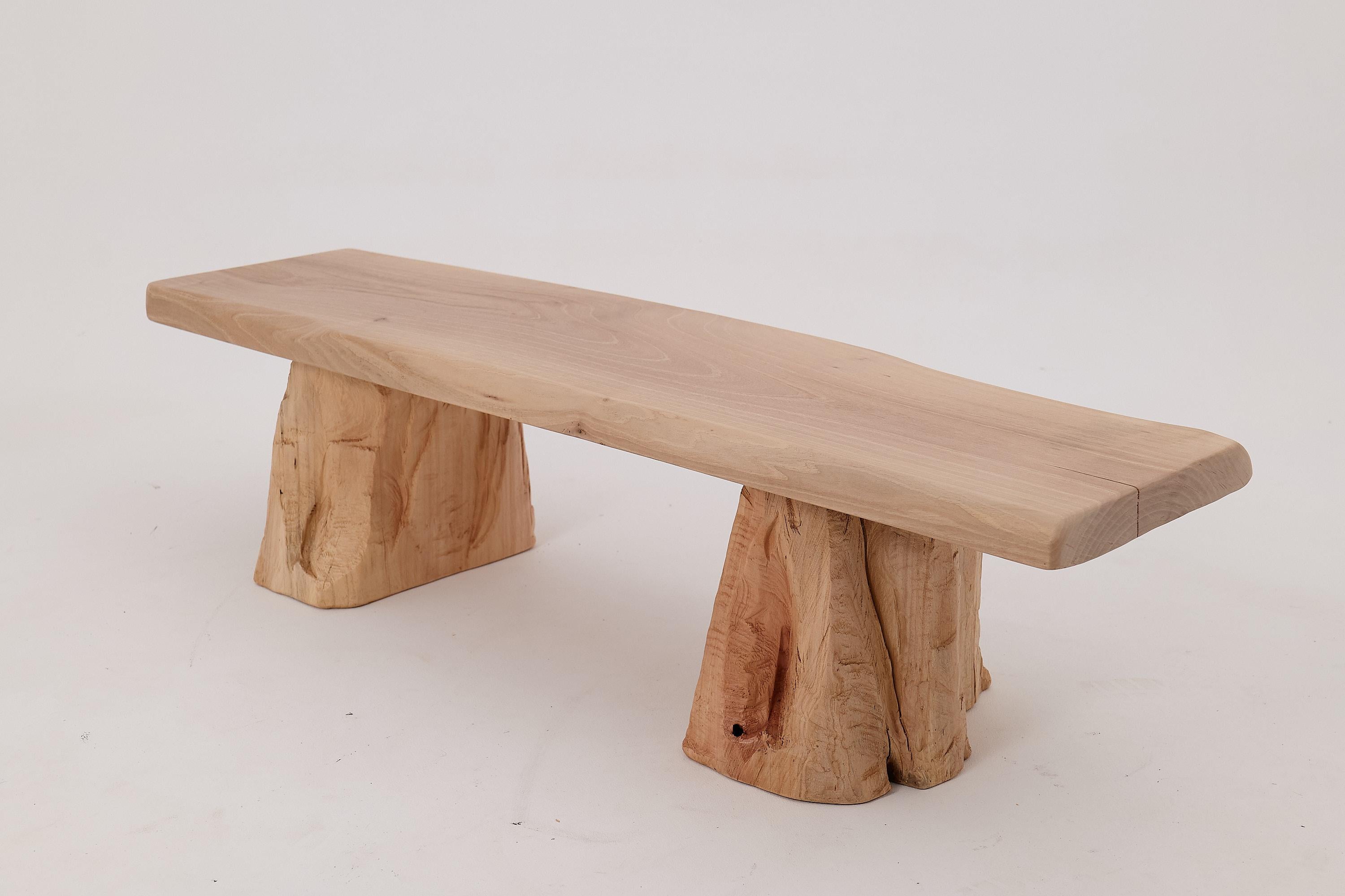Logniture, Bank aus Nussbaumholz mit naturfarbener Kante, Wabi-Sabi, Brutalismus, Log Furniture (Organische Moderne) im Angebot