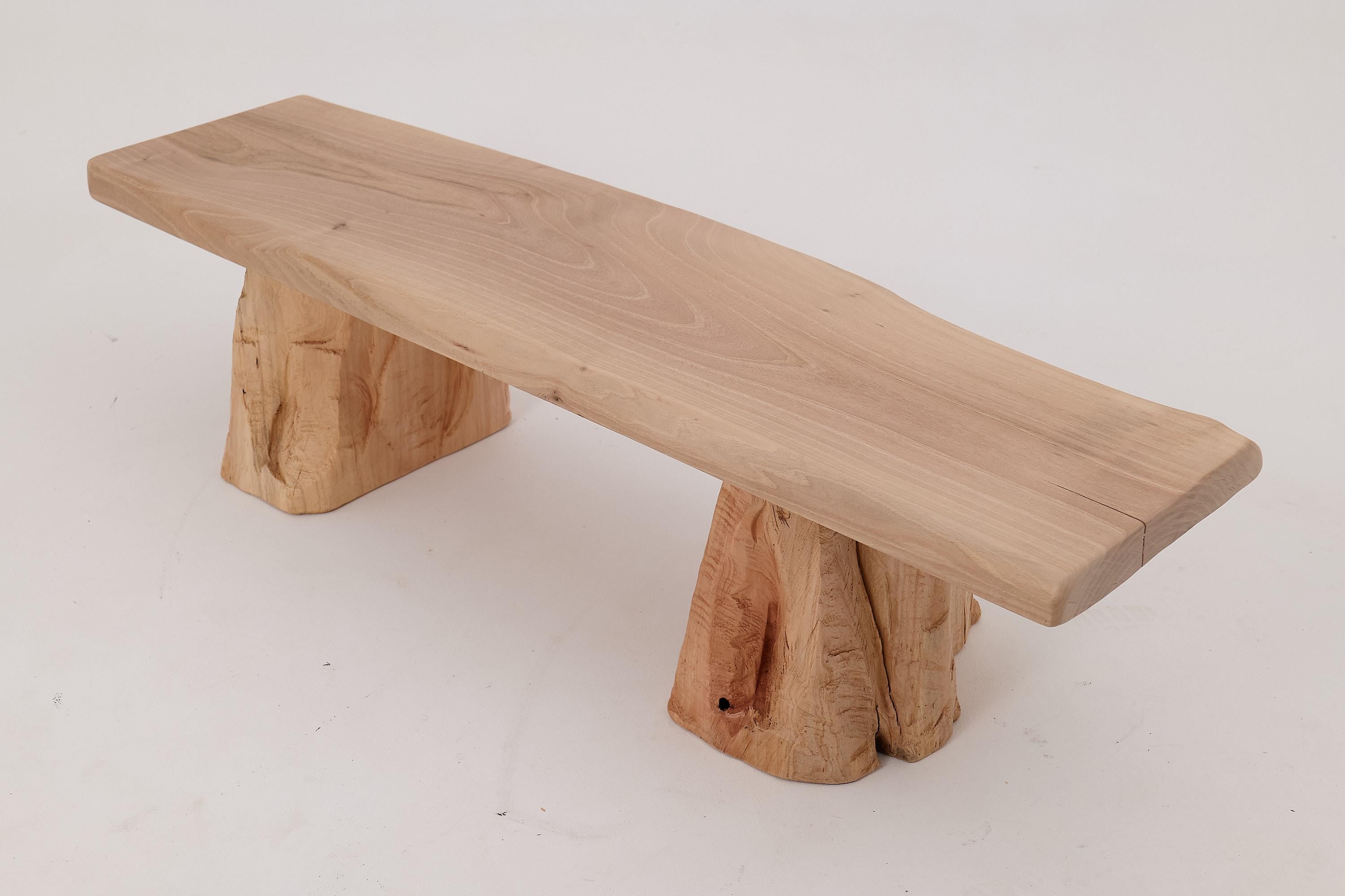 Logniture, Bank aus Nussbaumholz mit naturfarbener Kante, Wabi-Sabi, Brutalismus, Log Furniture (Kroatisch) im Angebot