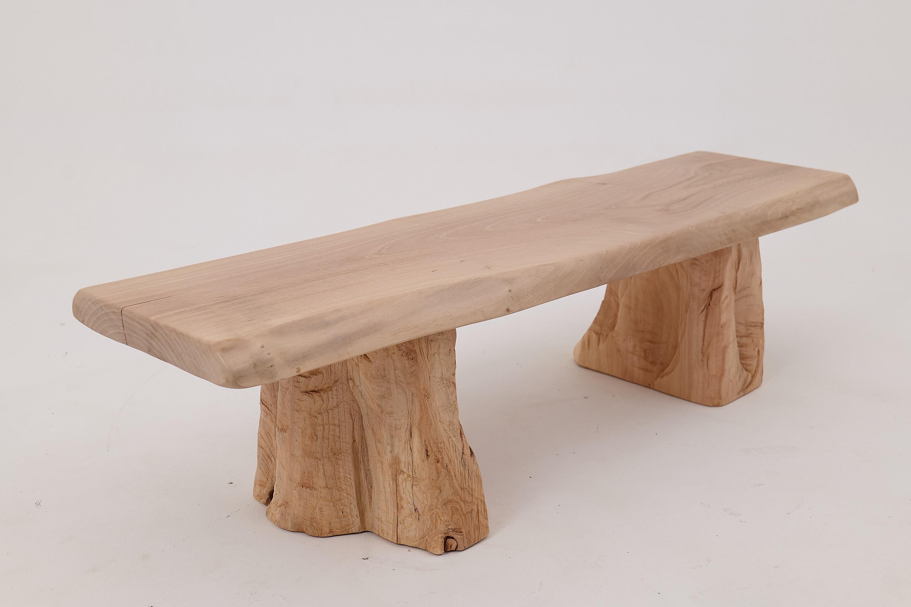 Logniture, Bank aus Nussbaumholz mit naturfarbener Kante, Wabi-Sabi, Brutalismus, Log Furniture (Geschnitzt) im Angebot
