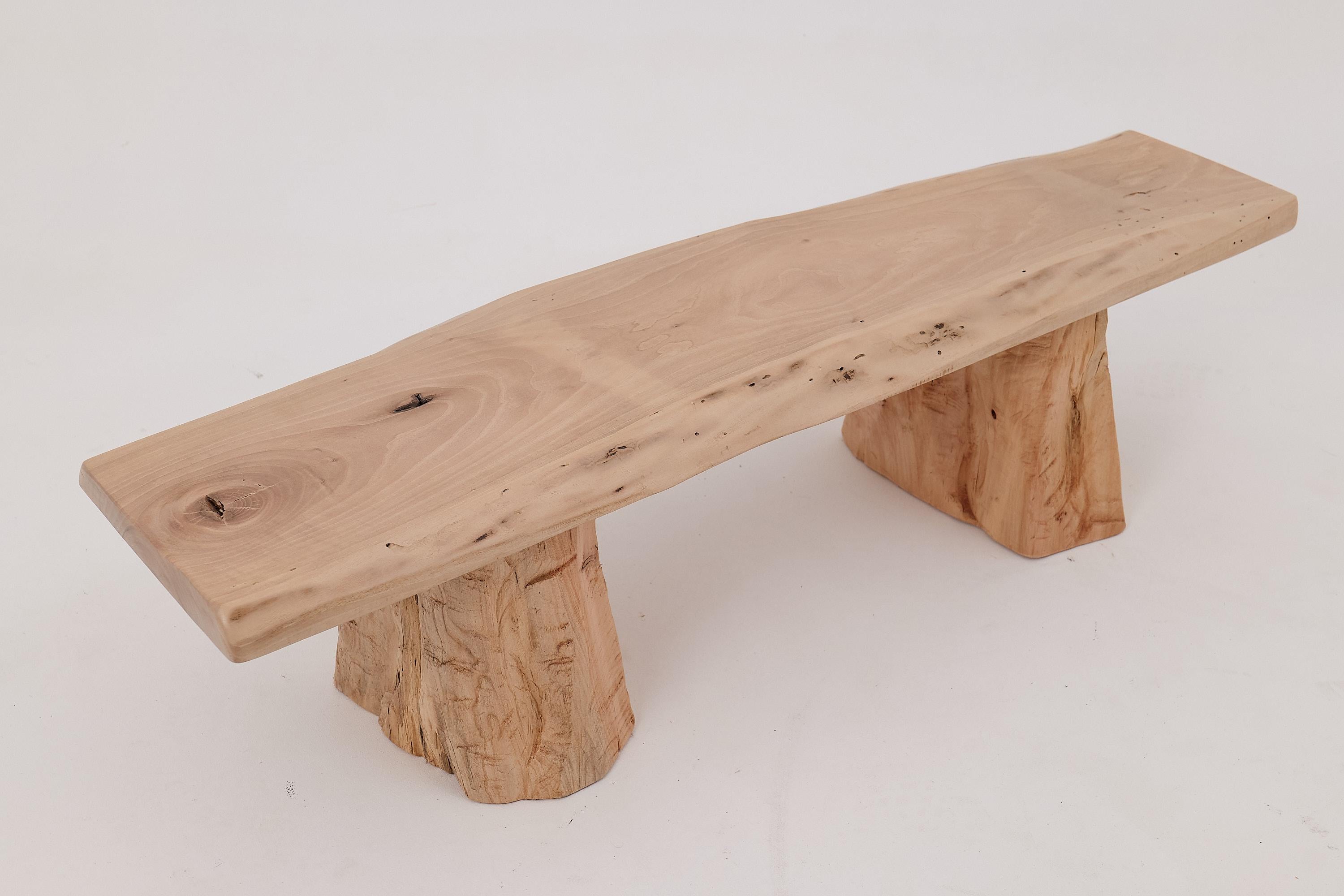 Logniture, Bank aus Nussbaumholz mit naturfarbener Kante, Wabi-Sabi, Brutalismus, Log Furniture (Holz) im Angebot
