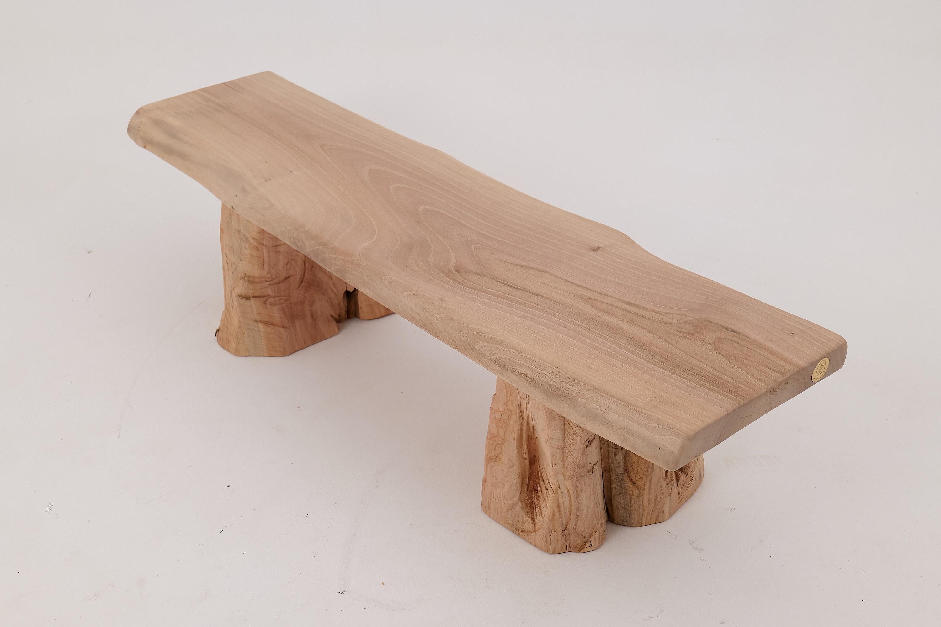 Logniture, Bank aus Nussbaumholz mit naturfarbener Kante, Wabi-Sabi, Brutalismus, Log Furniture (Holz) im Angebot