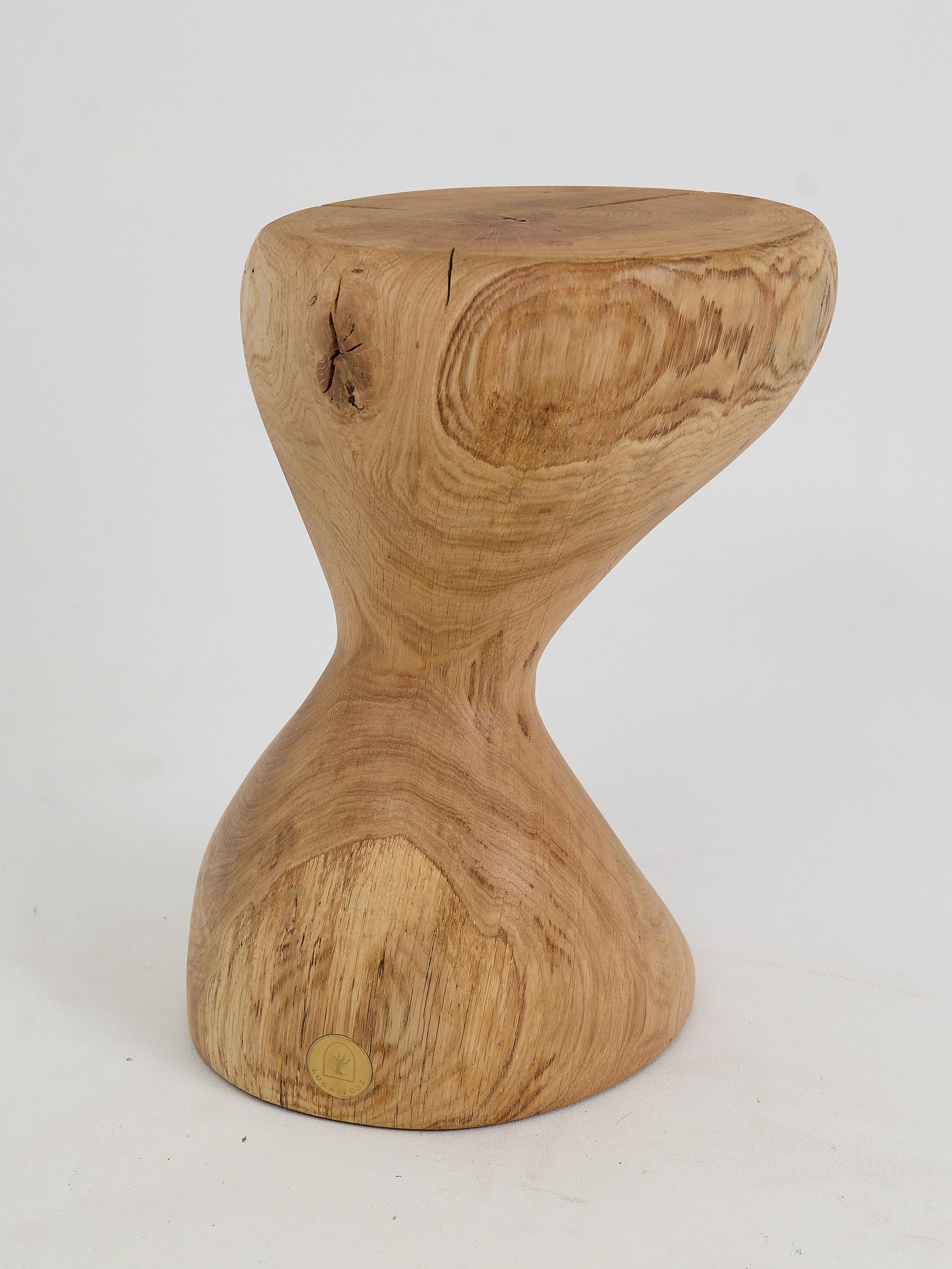 Logniture, Tavolino scultoreo in legno massiccio di Oak, design contemporaneo originale in vendita 2