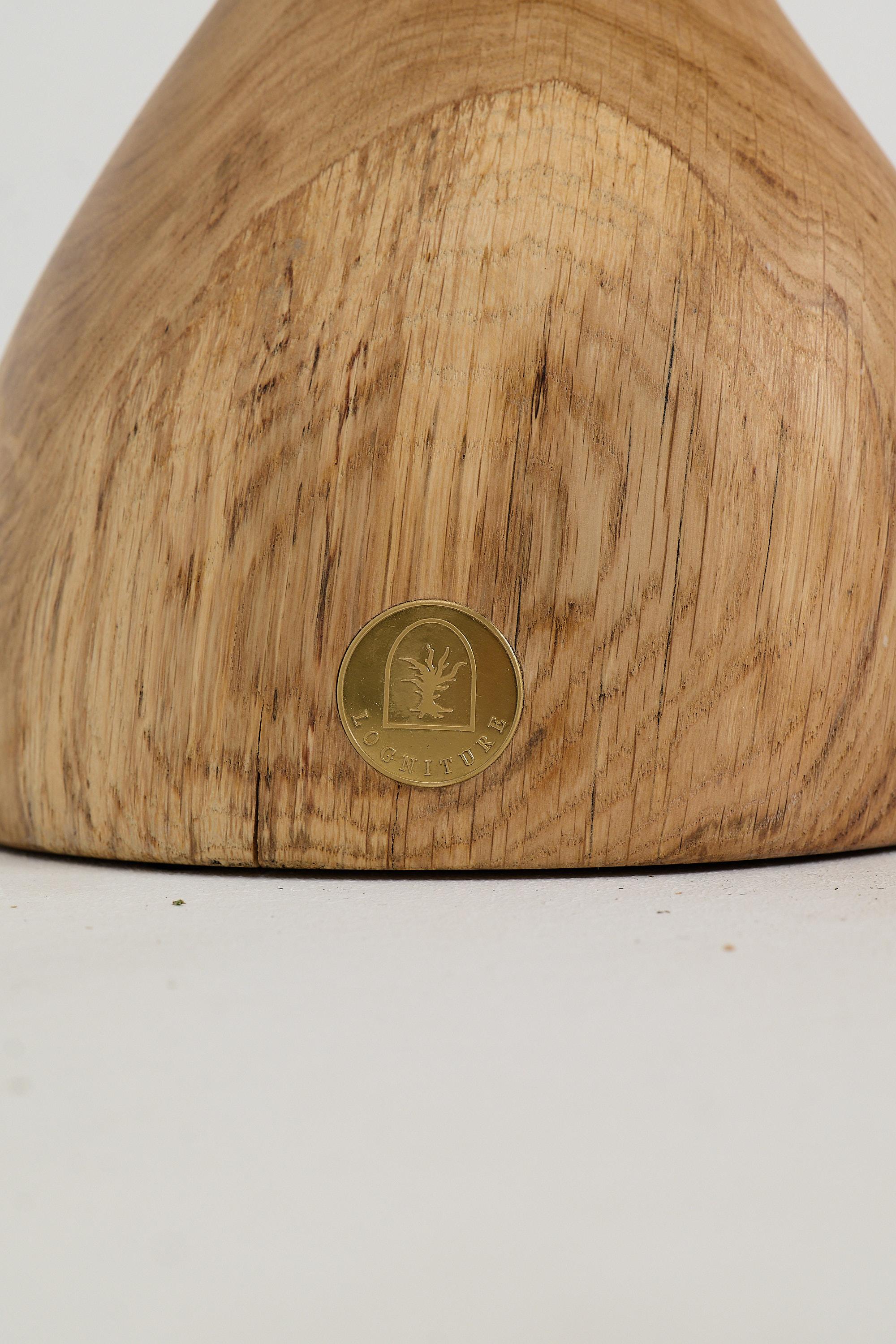 Logniture, Tavolino scultoreo in legno massiccio di Oak, design contemporaneo originale in vendita 3