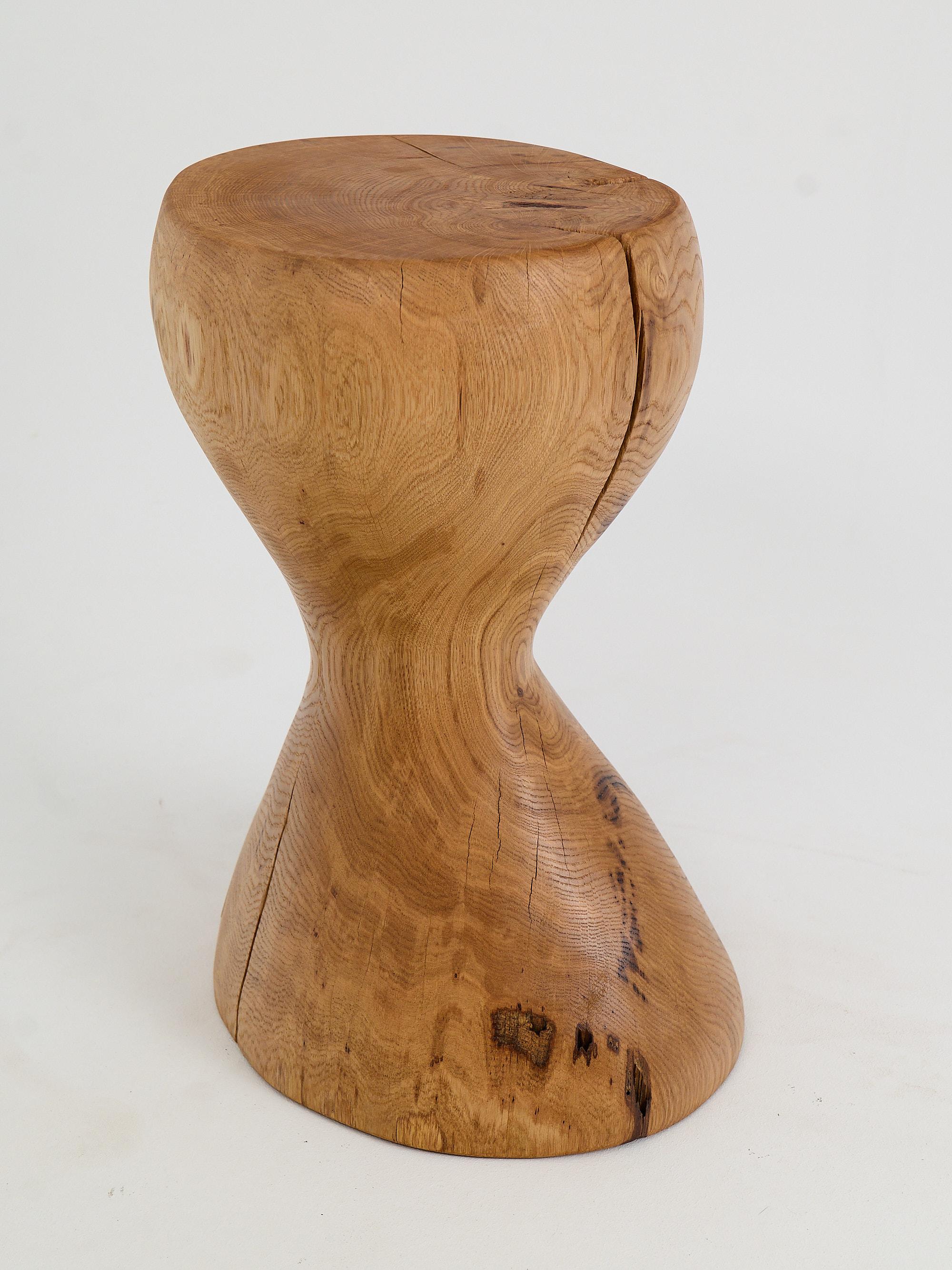 Logniture, Table d'appoint sculpturale en bois massif d'Oak, Design contemporain original en vente 3