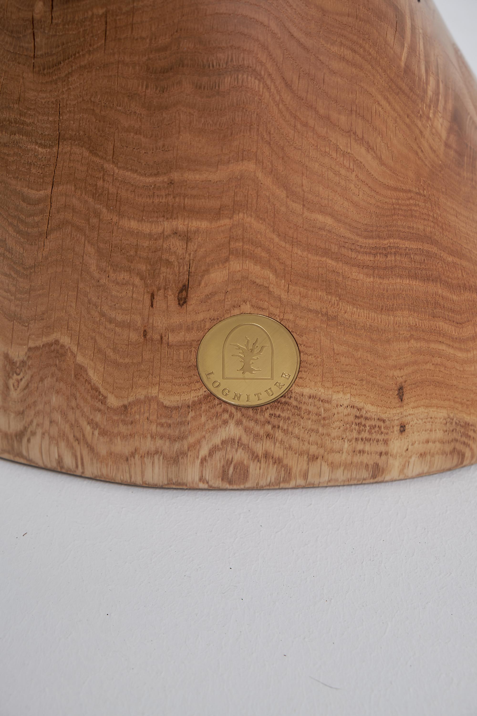 Logniture, Table d'appoint sculpturale en bois massif d'Oak, Design contemporain original en vente 4