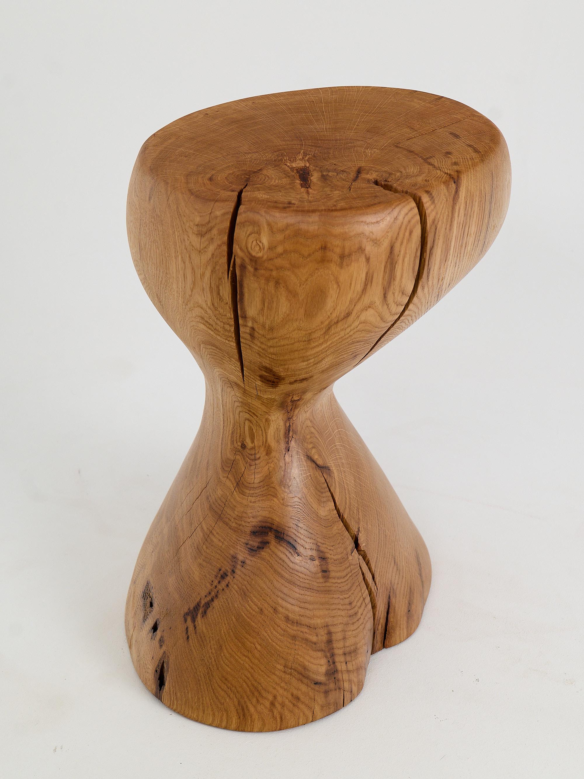 Logniture, Table d'appoint sculpturale en bois massif d'Oak, Design contemporain original en vente 4