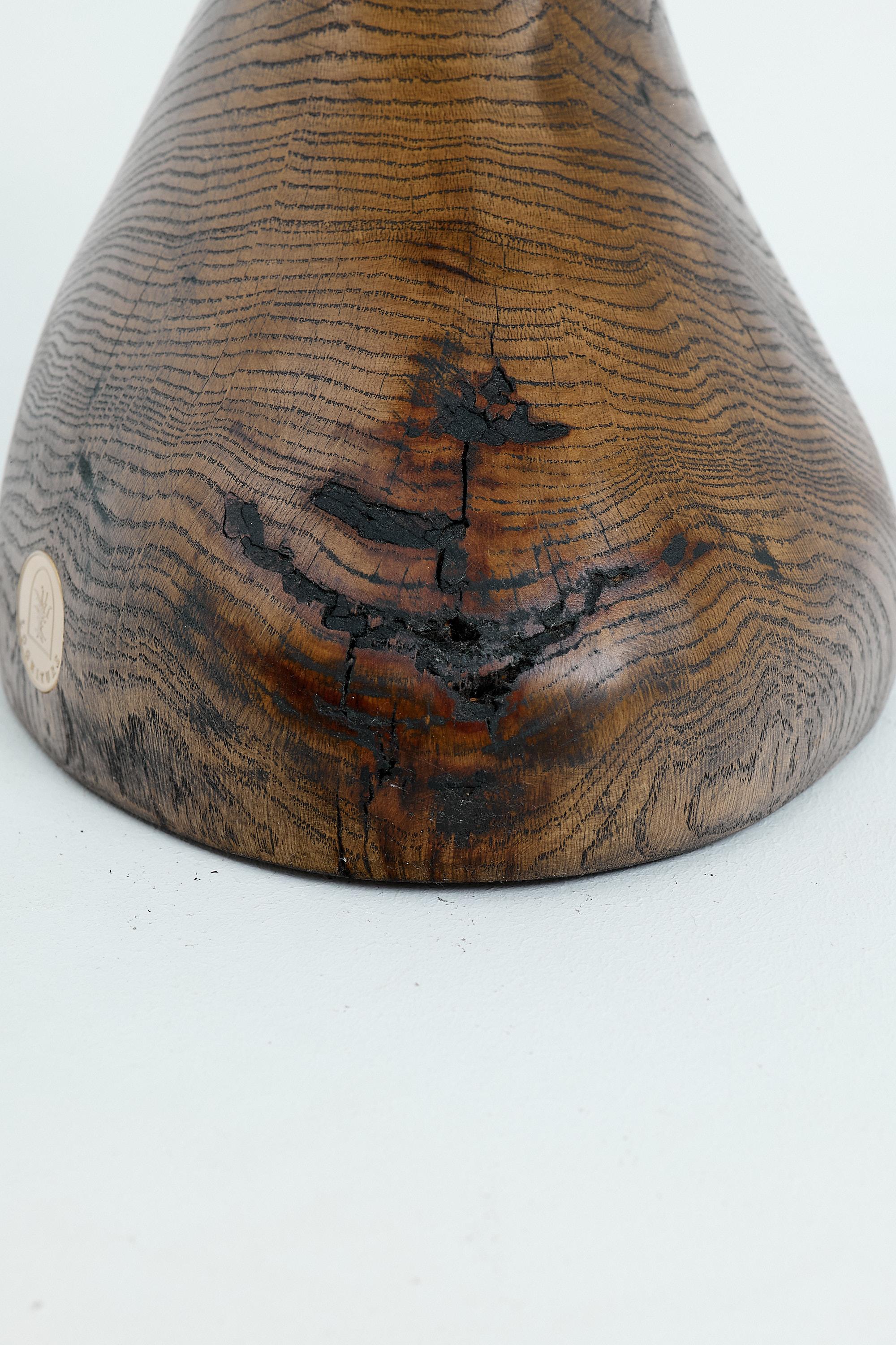Mesa auxiliar escultórica de madera maciza de roble, diseño original contemporáneo en venta 6