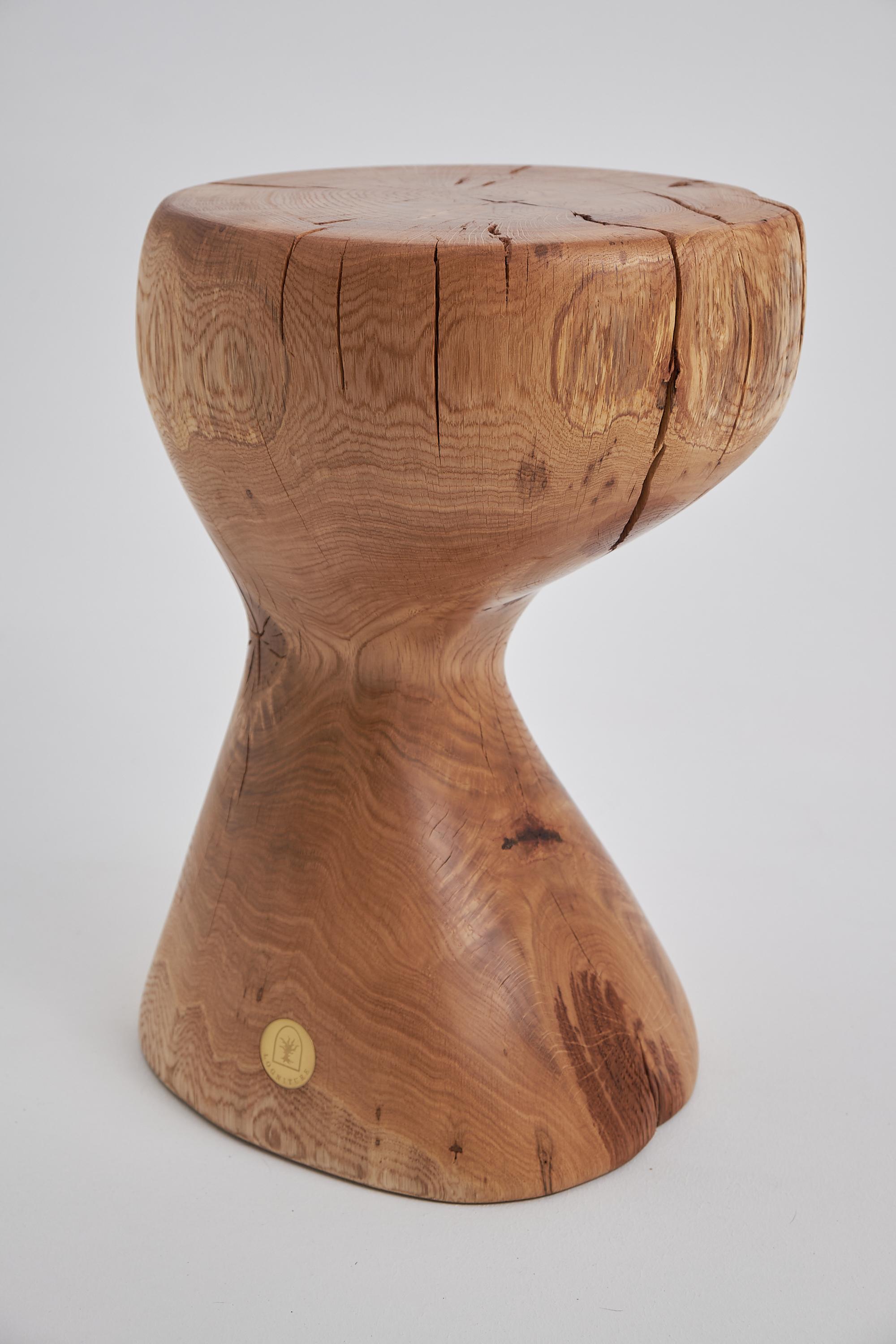 Logniture, Table d'appoint sculpturale en bois massif d'Oak, Design contemporain original en vente 7