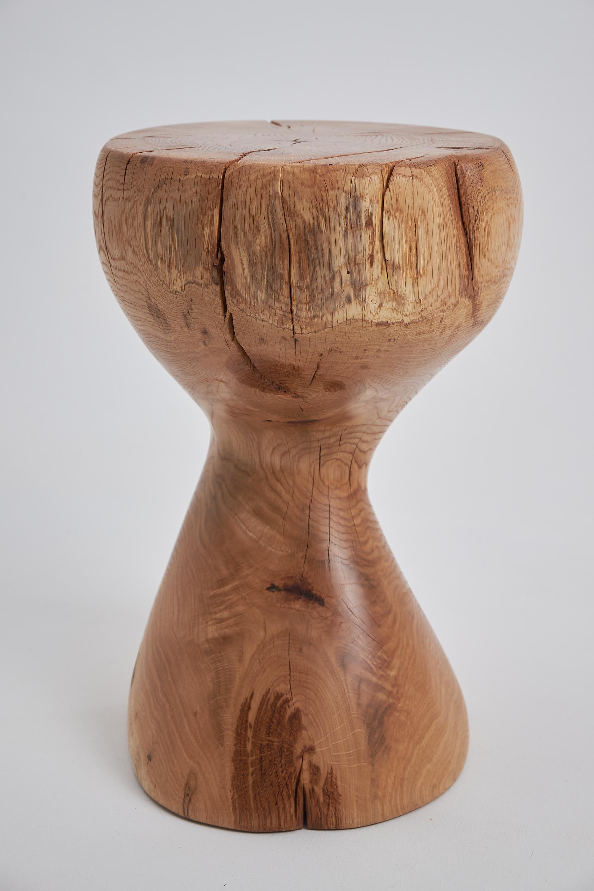 Logniture, Table d'appoint sculpturale en bois massif d'Oak, Design contemporain original en vente 9