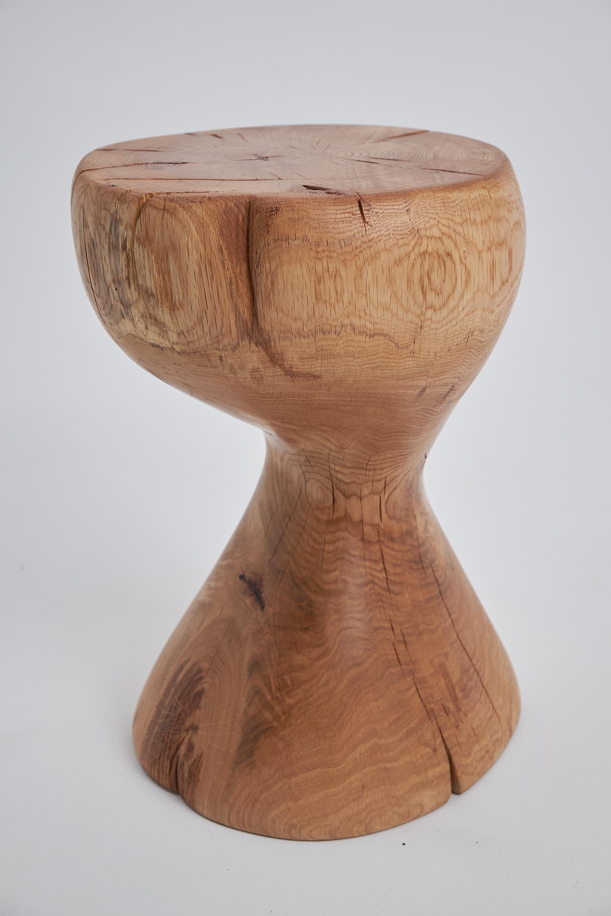 Logniture, Table d'appoint sculpturale en bois massif d'Oak, Design contemporain original en vente 11