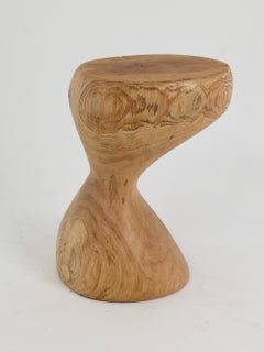 Logniture, Table d'appoint sculpturale en bois massif d'Oak, Design contemporain original