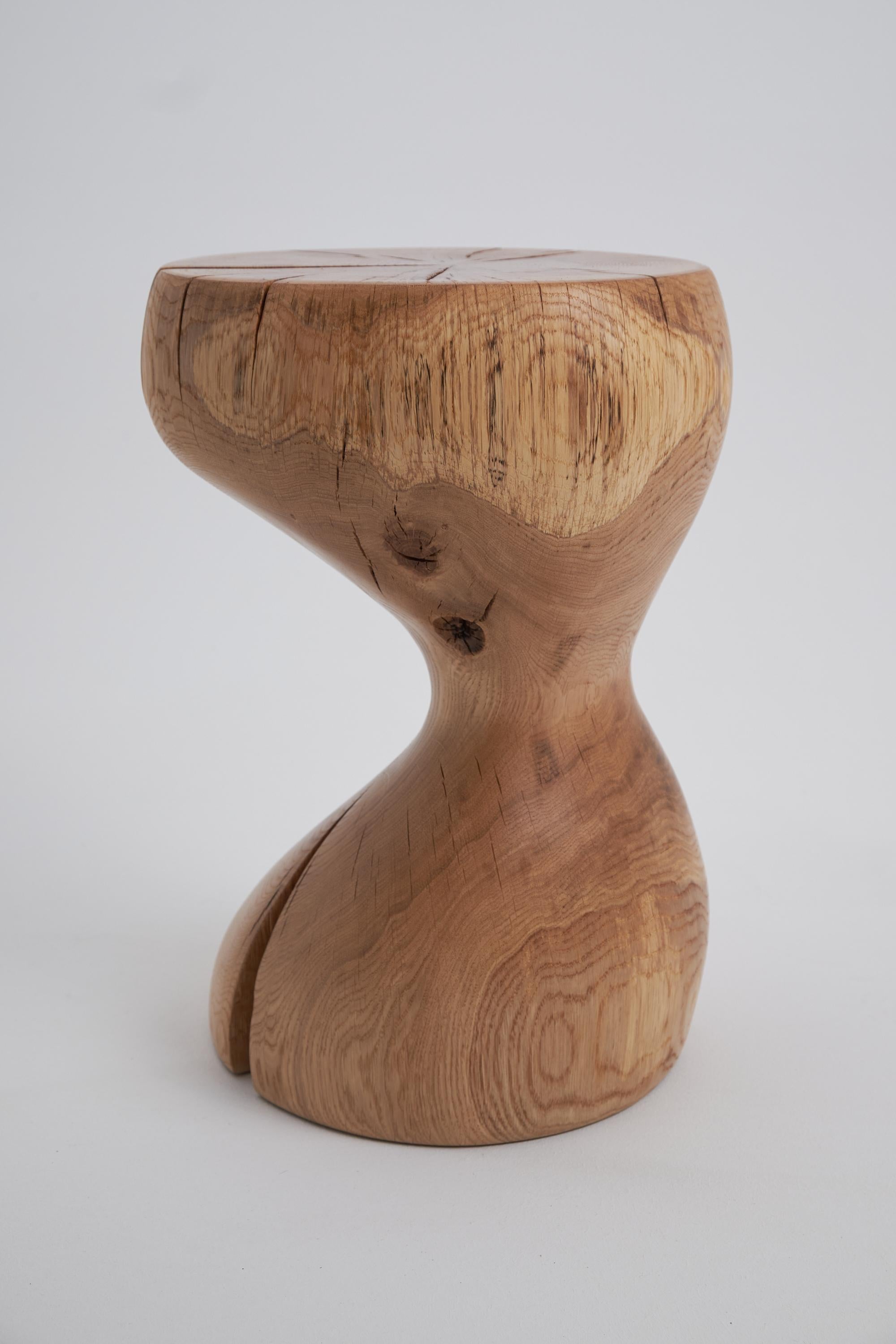 Logniture, Wabi-Sabi, Mesa auxiliar escultórica de madera maciza de roble, Diseño original Moderno orgánico en venta