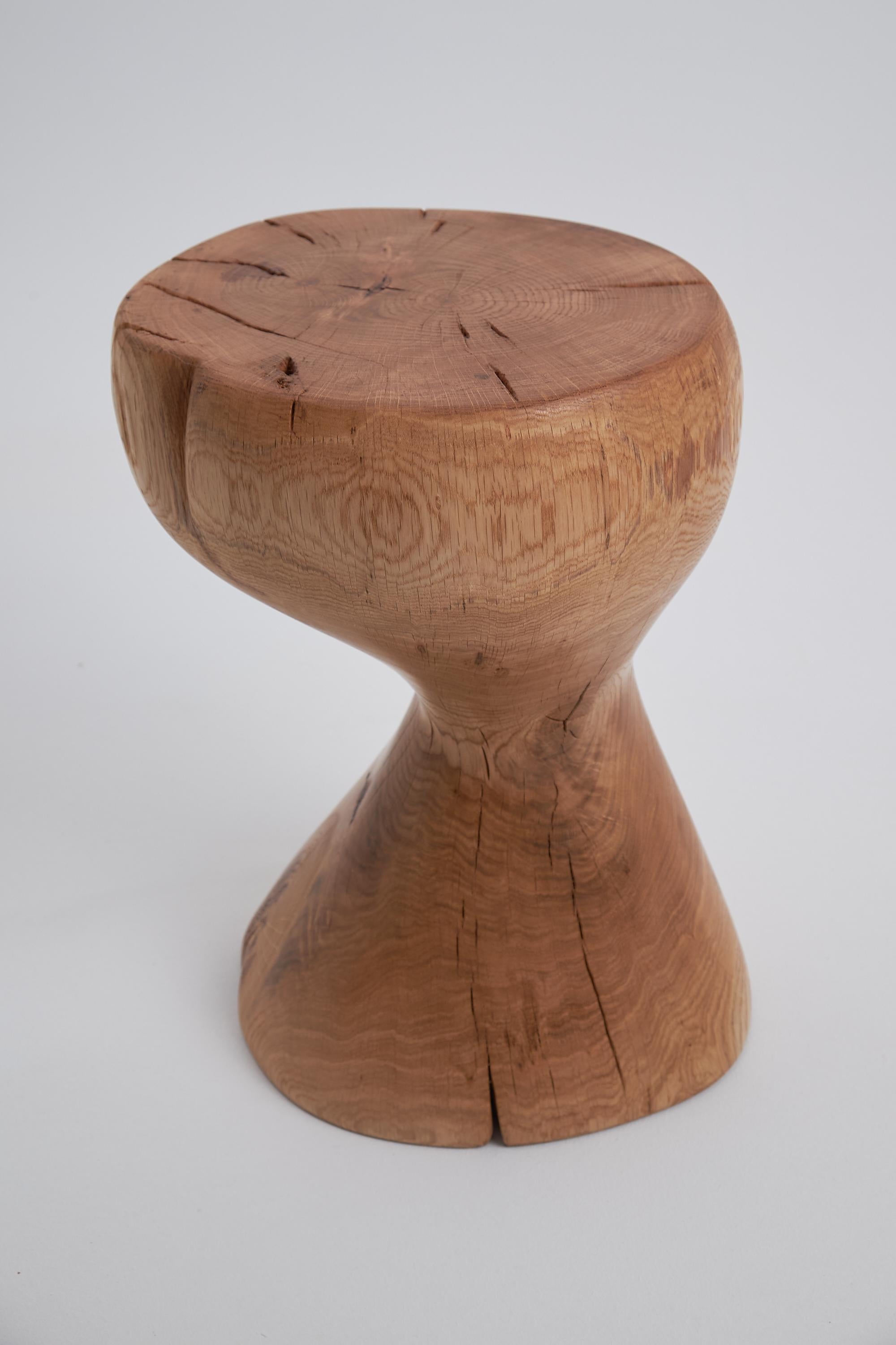 Brutalisme Logniture, Table d'appoint sculpturale en bois massif d'Oak, Design contemporain original en vente
