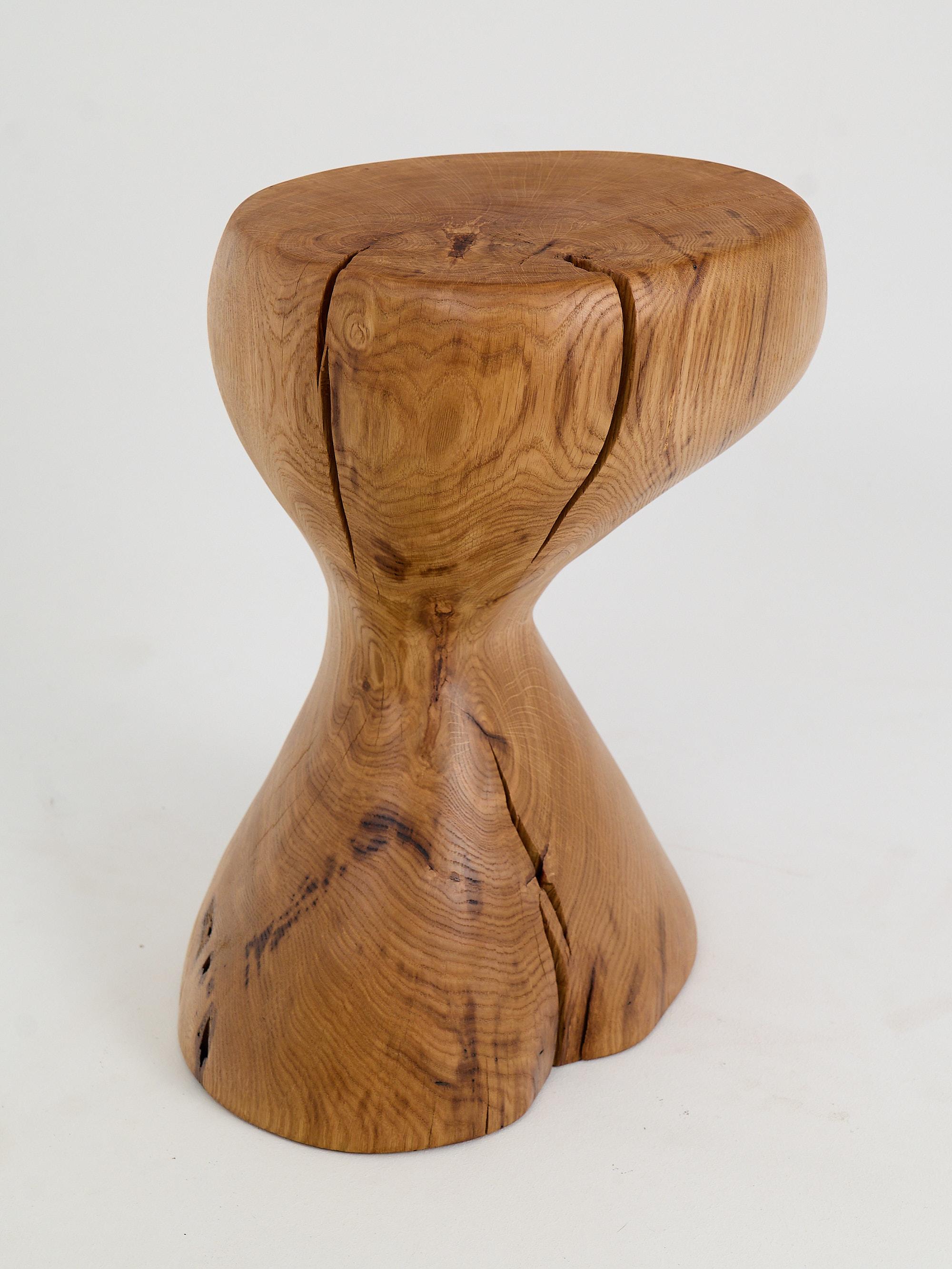 Brutalisme Logniture, Table d'appoint sculpturale en bois massif d'Oak, Design contemporain original en vente