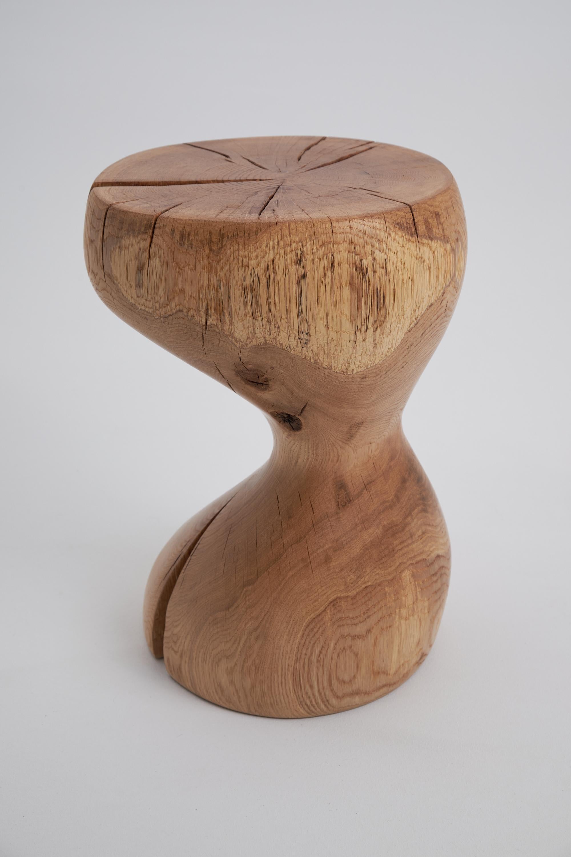 Logniture, Wabi-Sabi, Mesa auxiliar escultórica de madera maciza de roble, Diseño original Croata en venta
