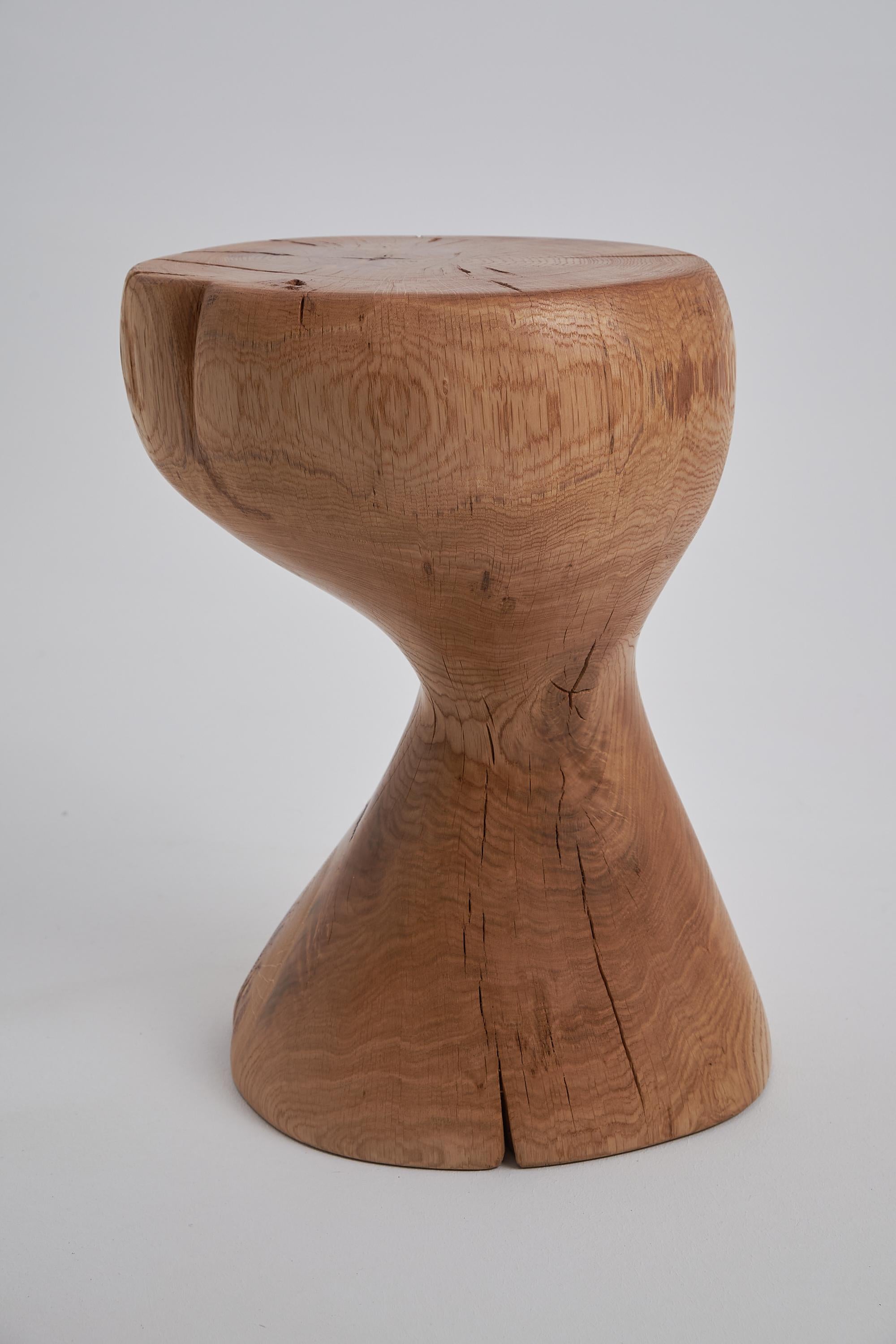 Croate Logniture, Table d'appoint sculpturale en bois massif d'Oak, Design contemporain original en vente