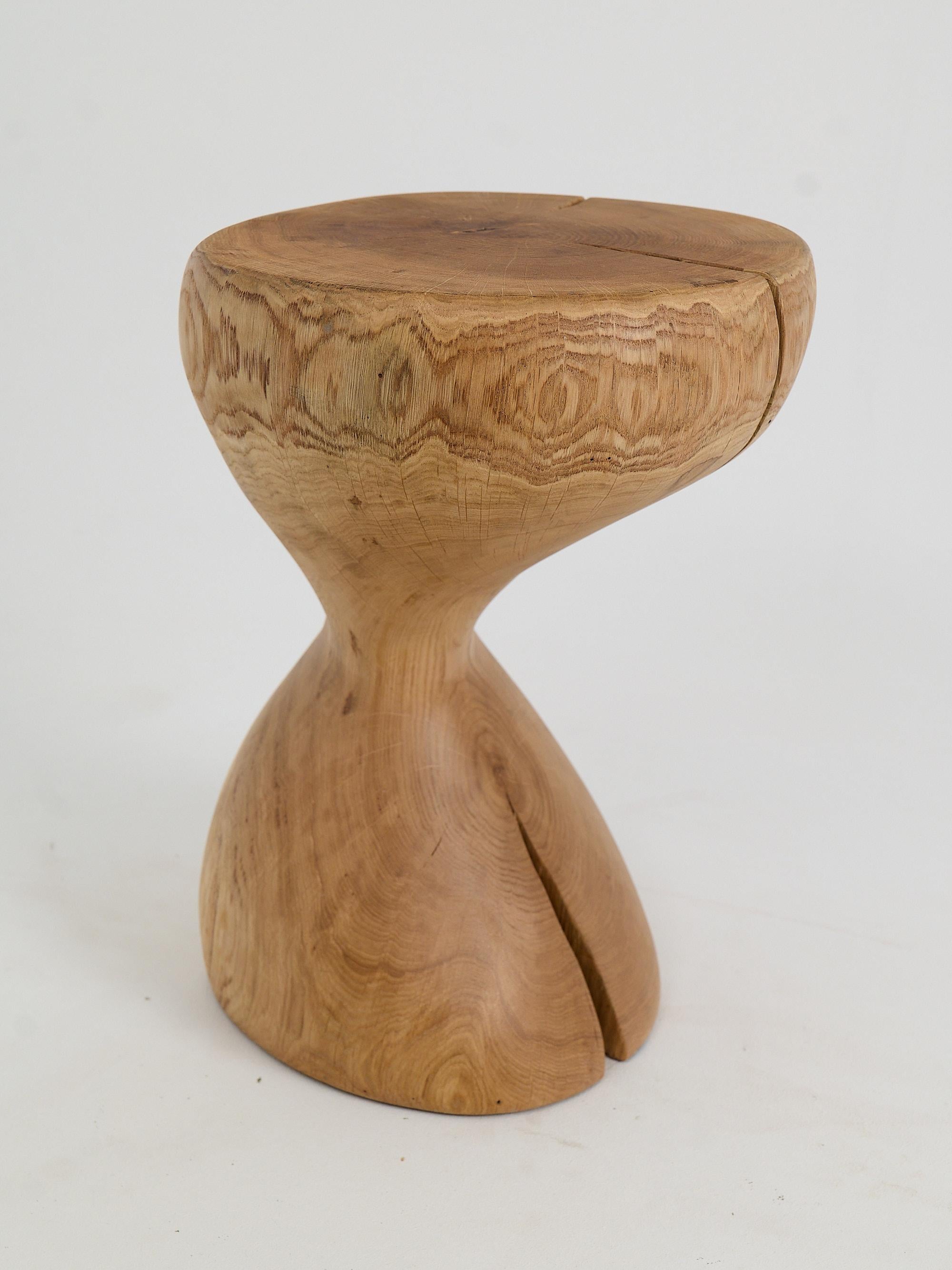 Croato Logniture, Tavolino scultoreo in legno massiccio di Oak, design contemporaneo originale in vendita