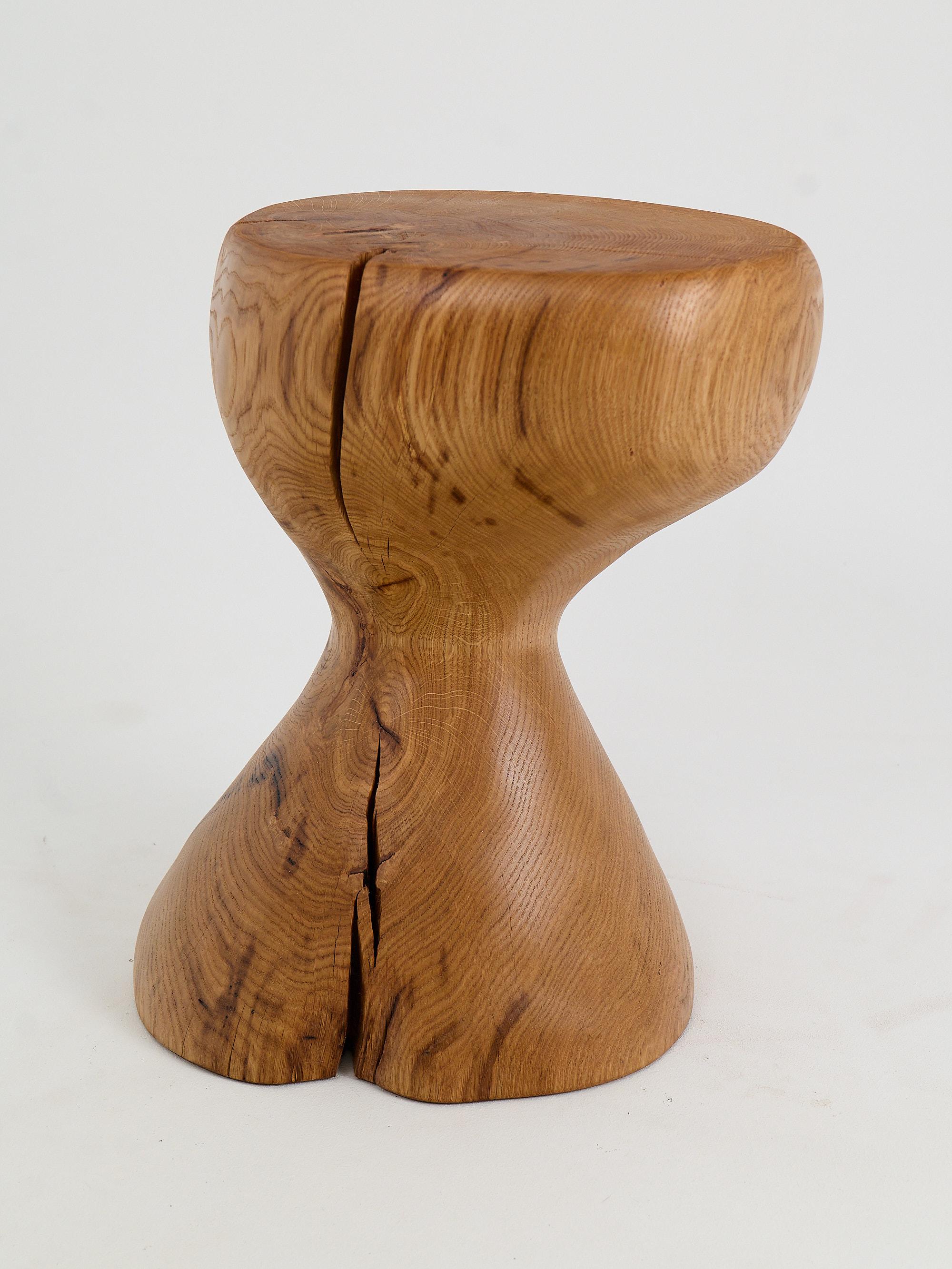 Croate Logniture, Table d'appoint sculpturale en bois massif d'Oak, Design contemporain original en vente
