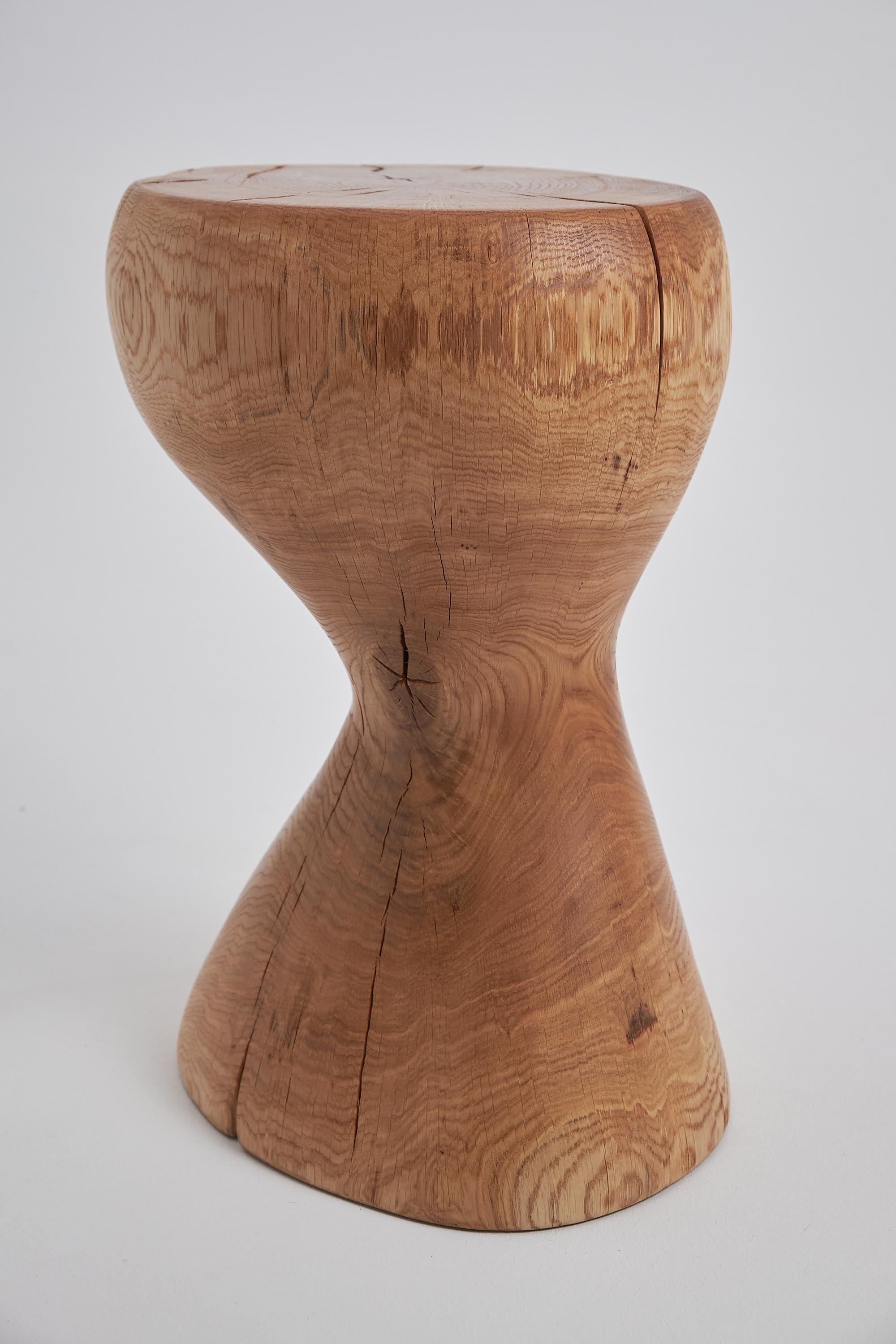 Logniture, Table d'appoint sculpturale en bois massif d'Oak, Design contemporain original Neuf - En vente à Stara Gradiška, HR