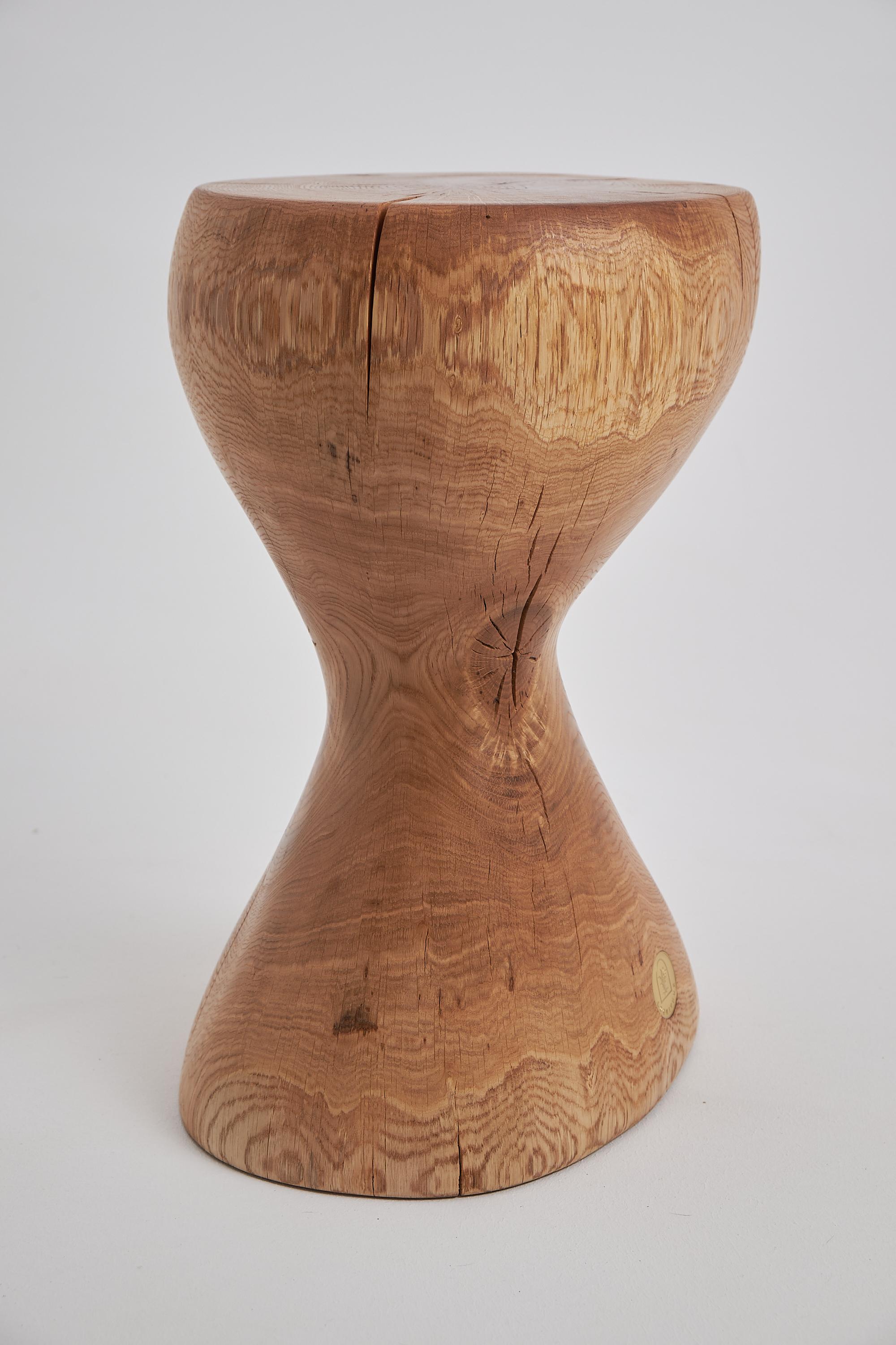 XXIe siècle et contemporain Logniture, Table d'appoint sculpturale en bois massif d'Oak, Design contemporain original en vente