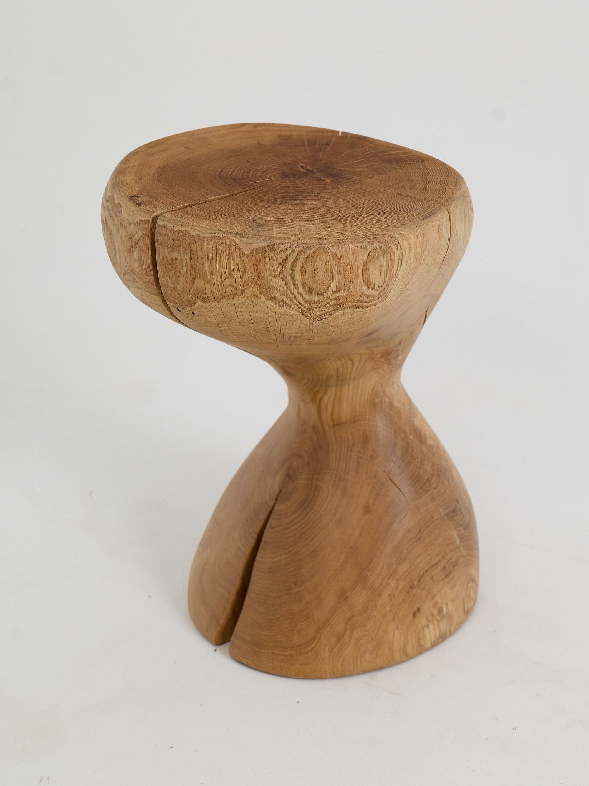 XXI secolo e contemporaneo Logniture, Tavolino scultoreo in legno massiccio di Oak, design contemporaneo originale in vendita