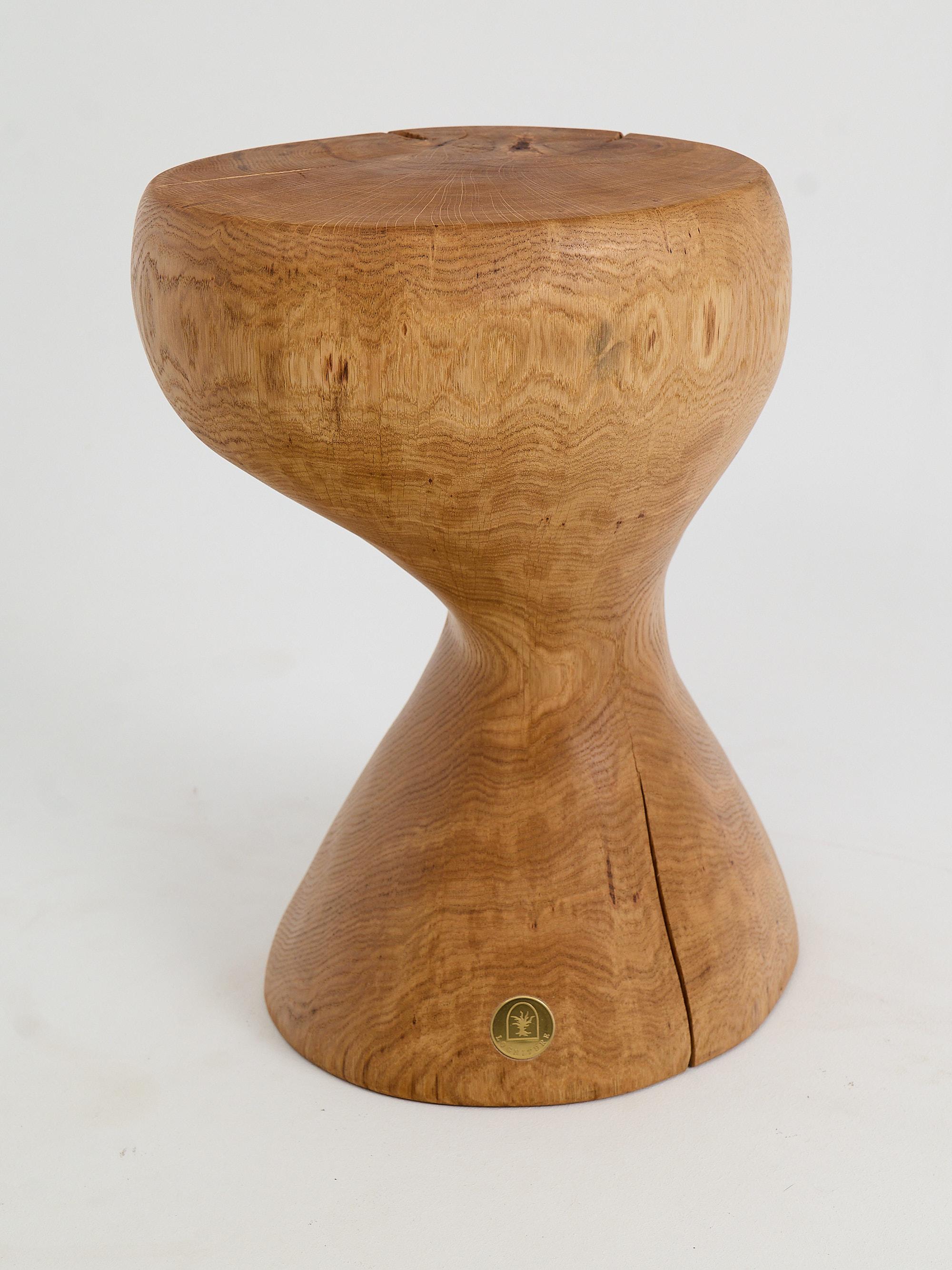 XXIe siècle et contemporain Logniture, Table d'appoint sculpturale en bois massif d'Oak, Design contemporain original en vente