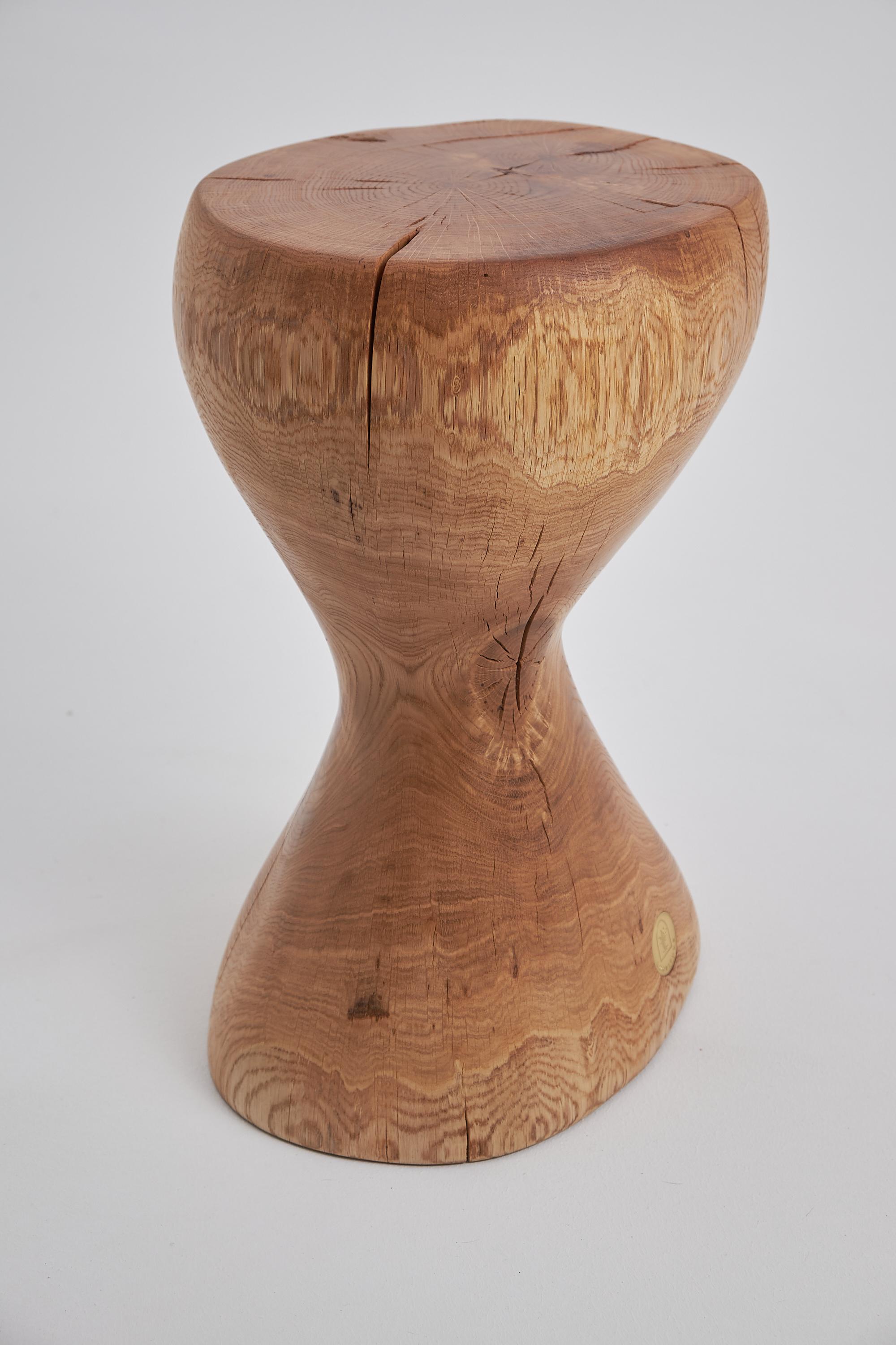 Bois Logniture, Table d'appoint sculpturale en bois massif d'Oak, Design contemporain original en vente