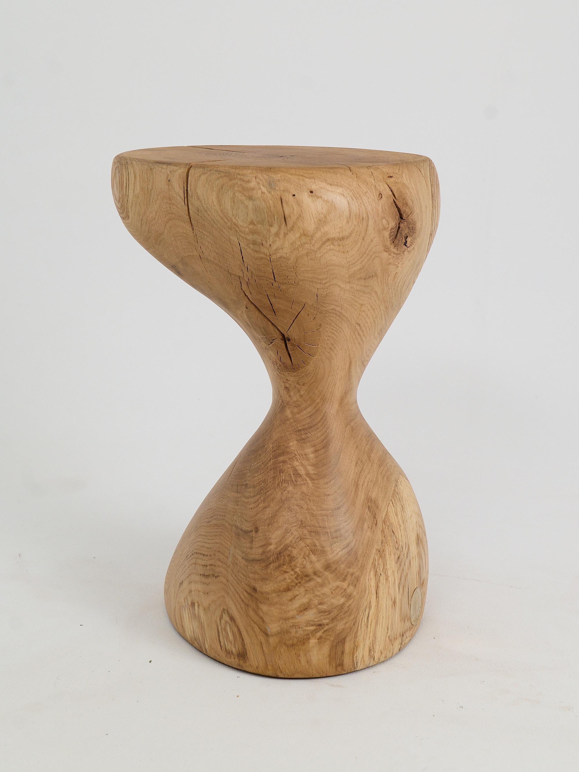 Logniture, Tavolino scultoreo in legno massiccio di Oak, design contemporaneo originale in vendita 1