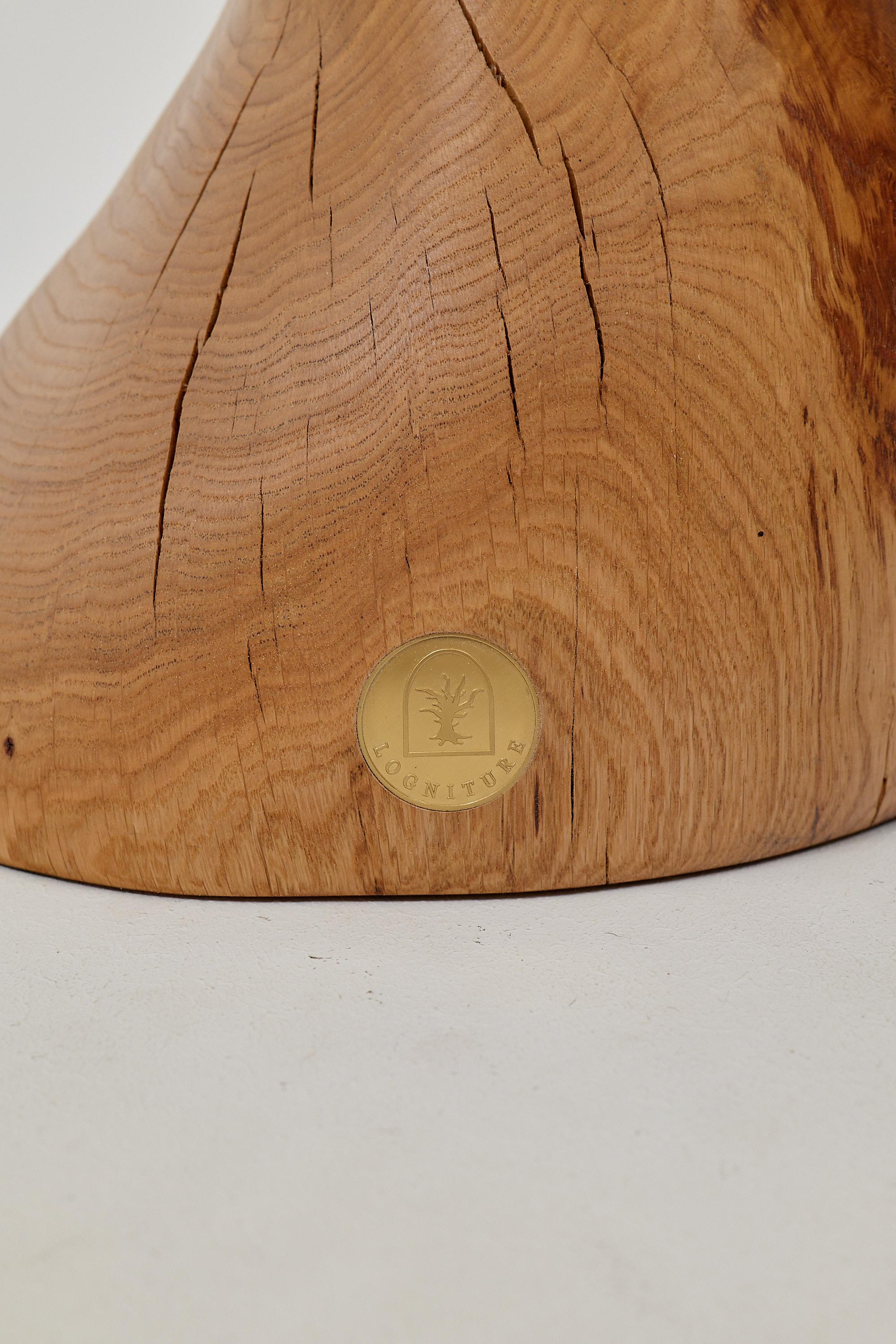 Mesa auxiliar escultórica de madera maciza de roble, diseño original contemporáneo en venta 1