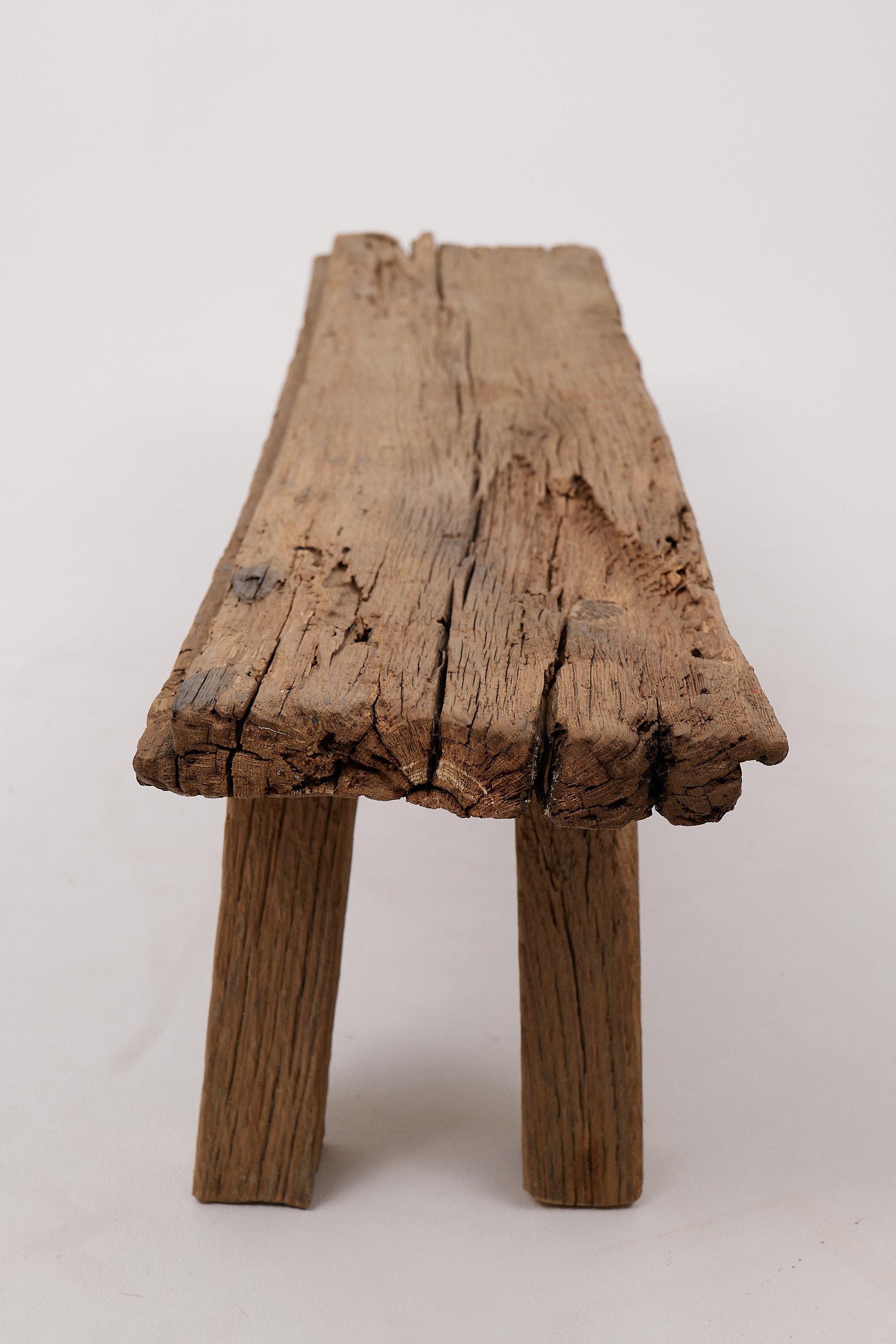 Logniture, panchina brutalista in legno di Oak Oak recuperato, naturale ed eco-compatibile in vendita 2