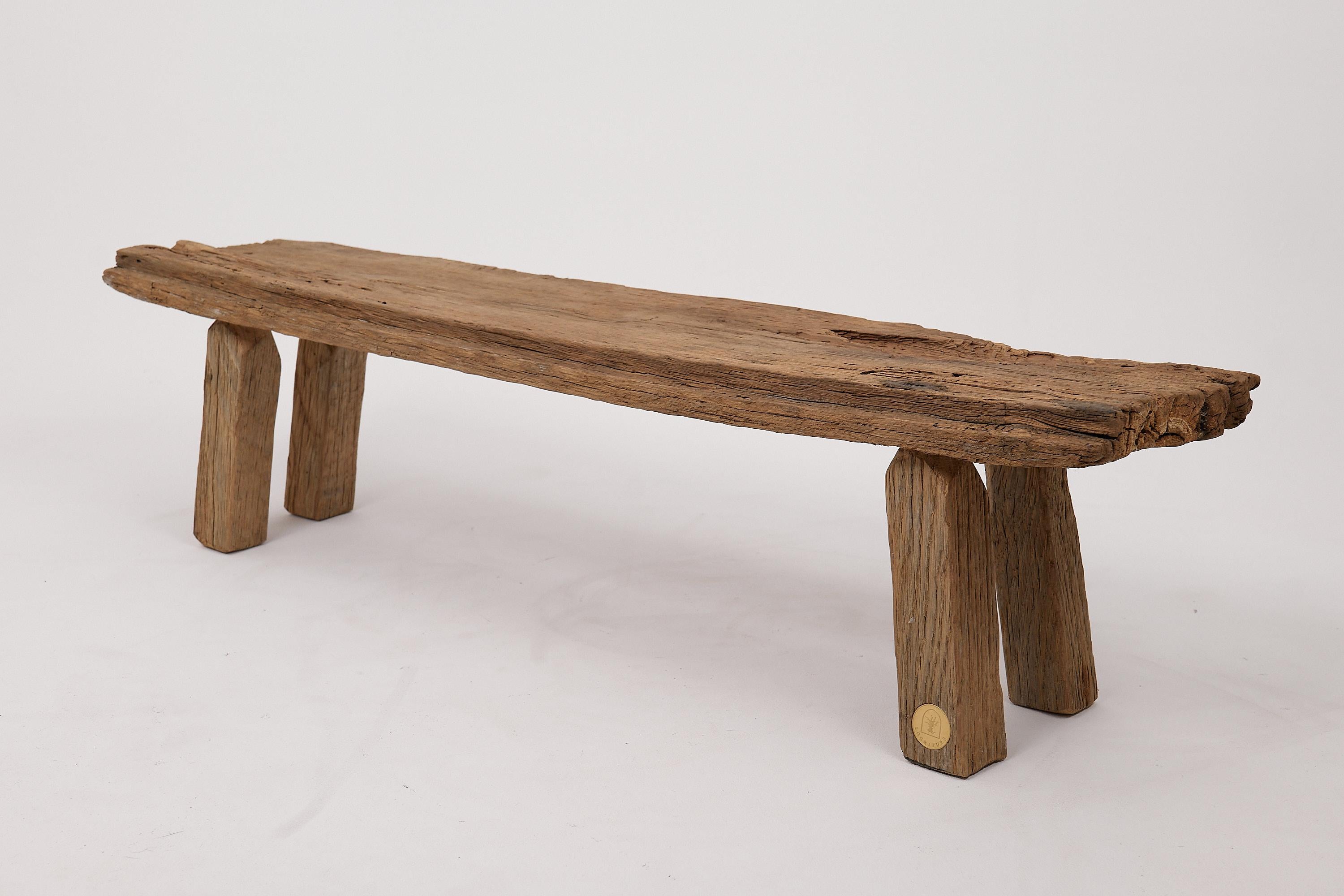 XXI secolo e contemporaneo Logniture, panchina brutalista in legno di Oak Oak recuperato, naturale ed eco-compatibile in vendita