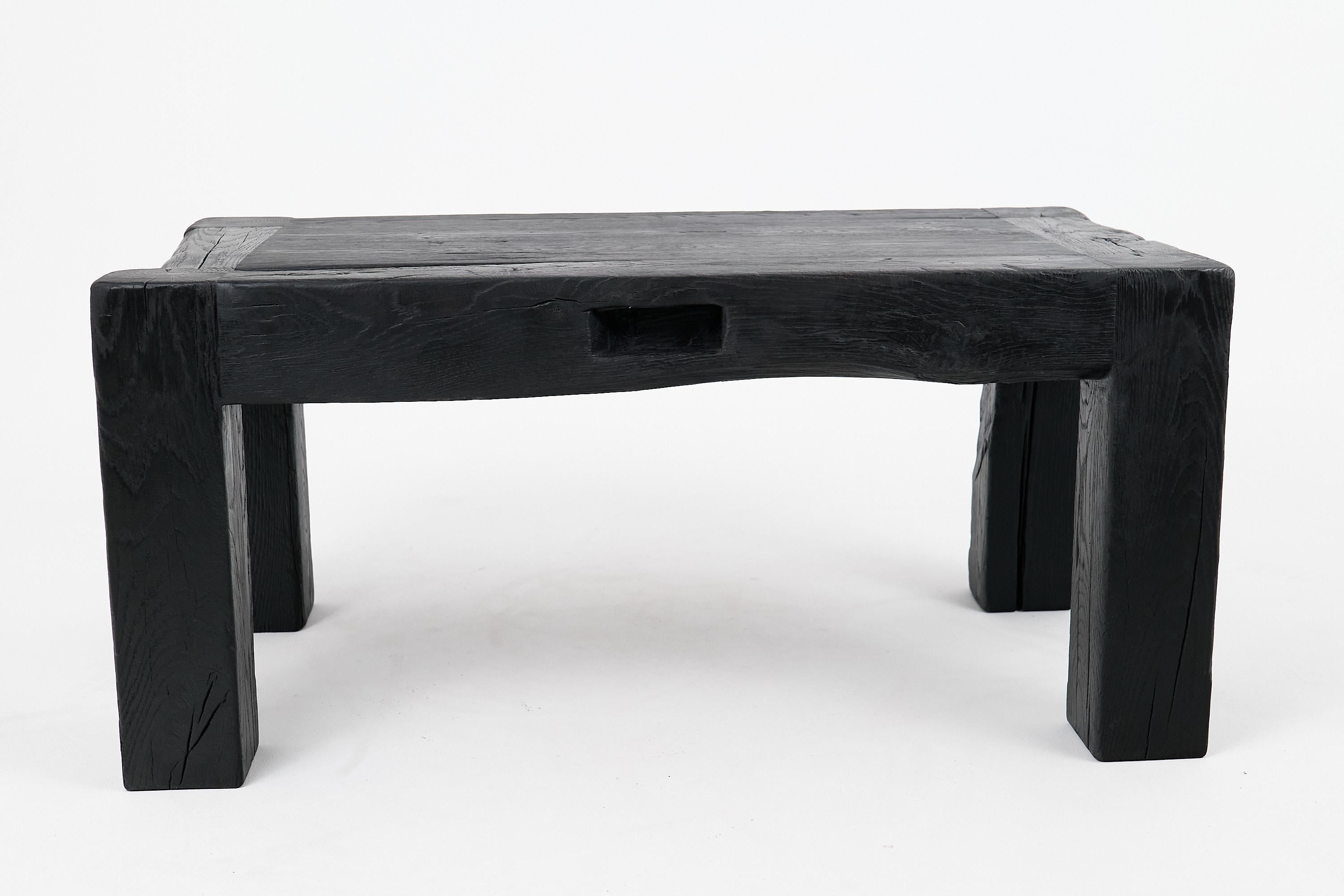 Croato Logniture, Tavolo brutalista in legno di Oak Oak carbonizzato, naturale ed eco-compatibile in vendita
