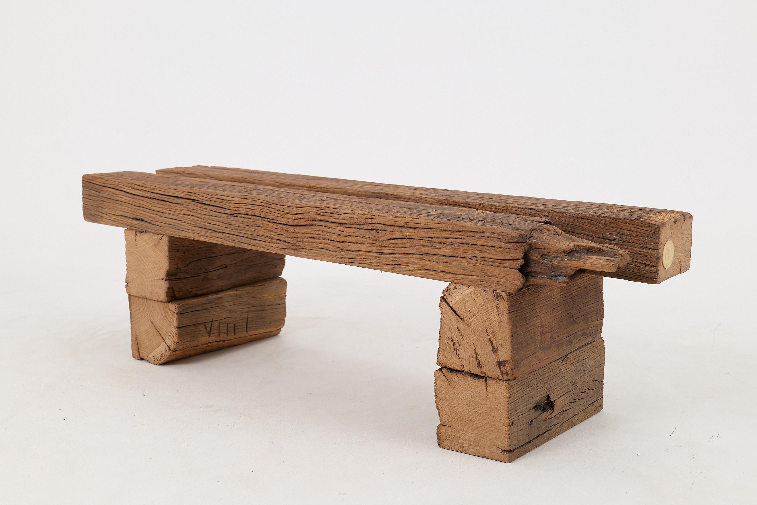 Croato Logniture, panchina brutalista in legno di Oak Oak recuperato, naturale ed eco-compatibile