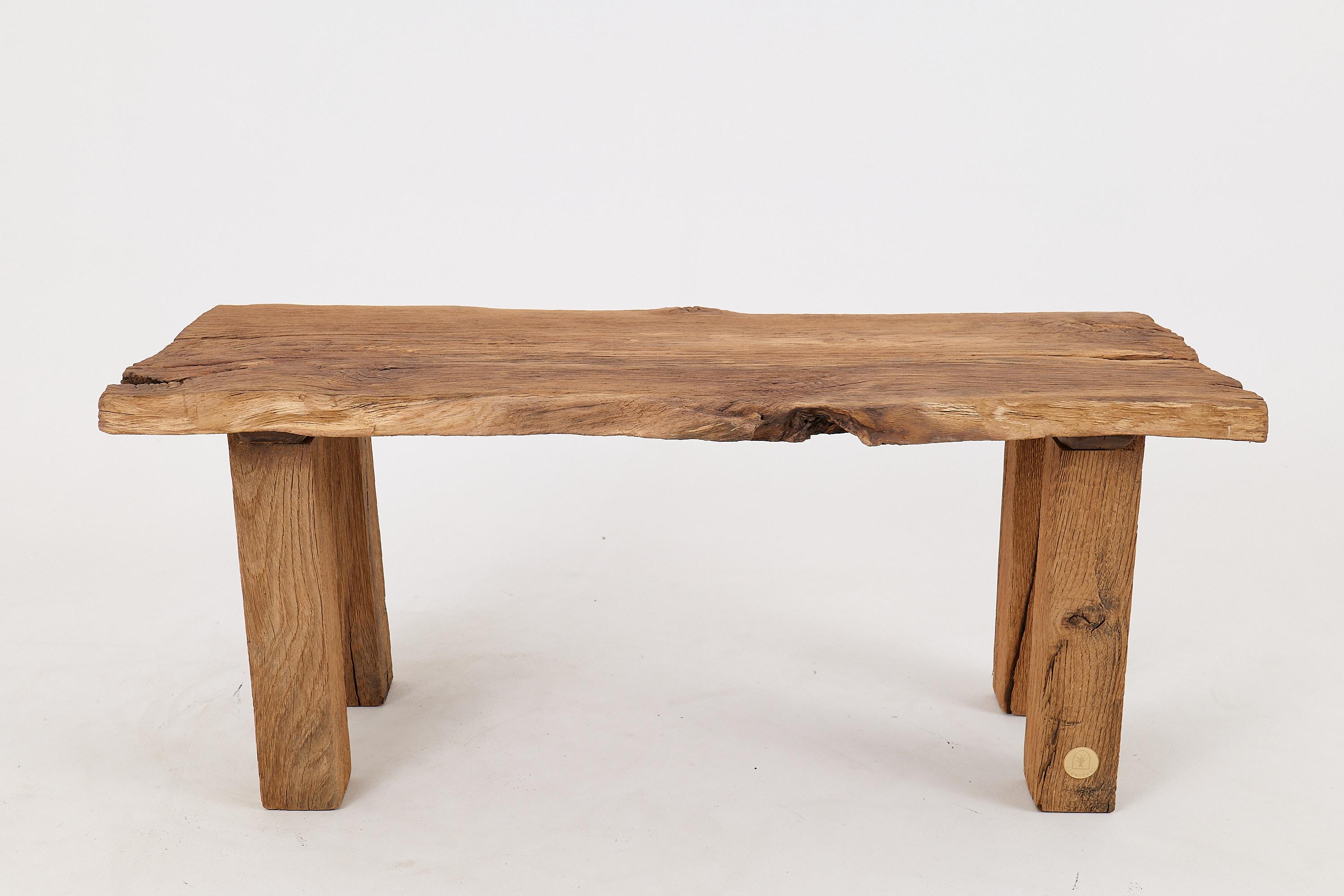 Brutalismo Logniture, tavolino brutalista in legno di Oak Oak recuperato, naturale ed eco-compatibile in vendita