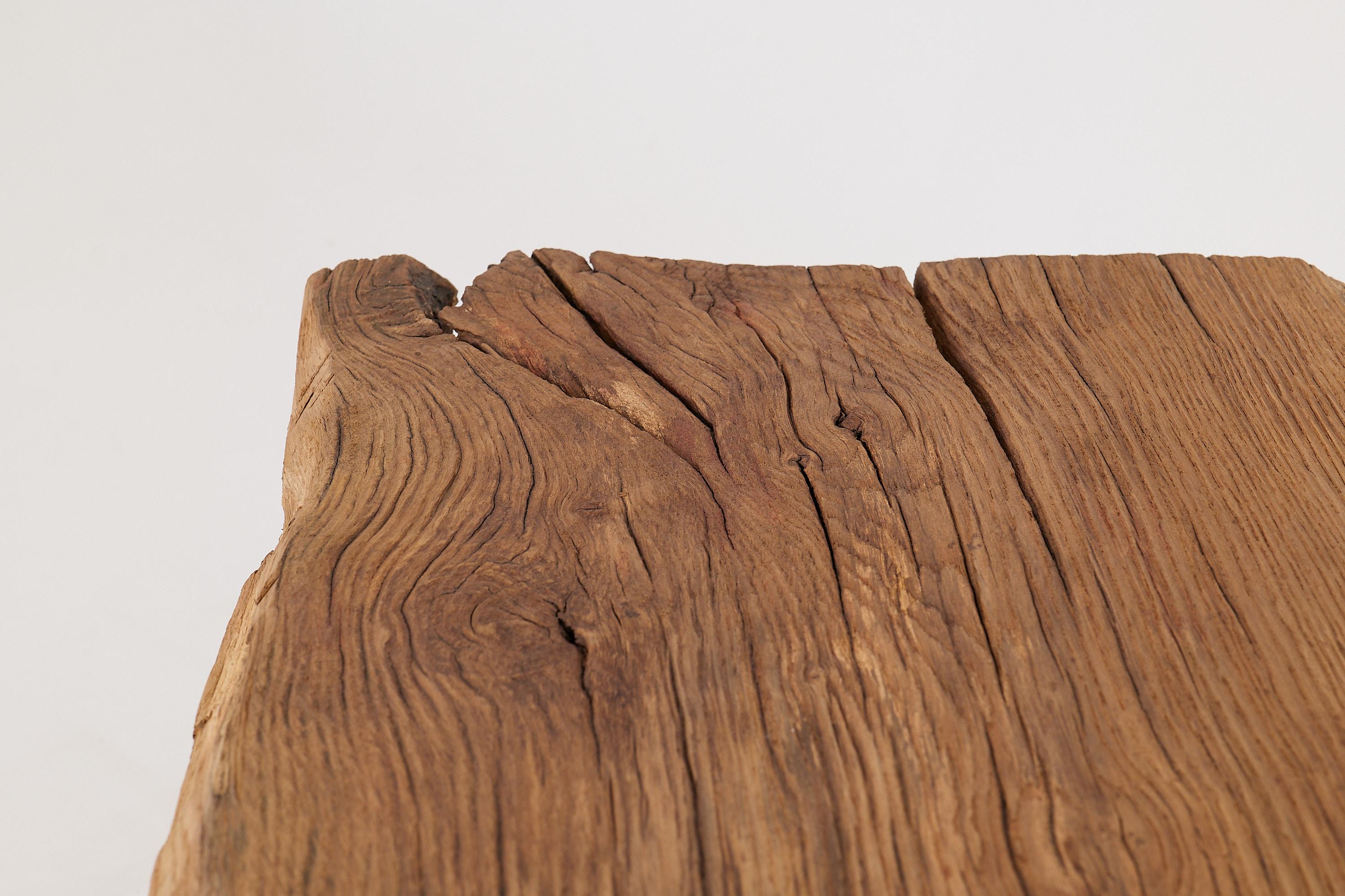 Logniture, tavolino brutalista in legno di Oak Oak recuperato, naturale ed eco-compatibile In condizioni Nuovo in vendita a Stara Gradiška, HR