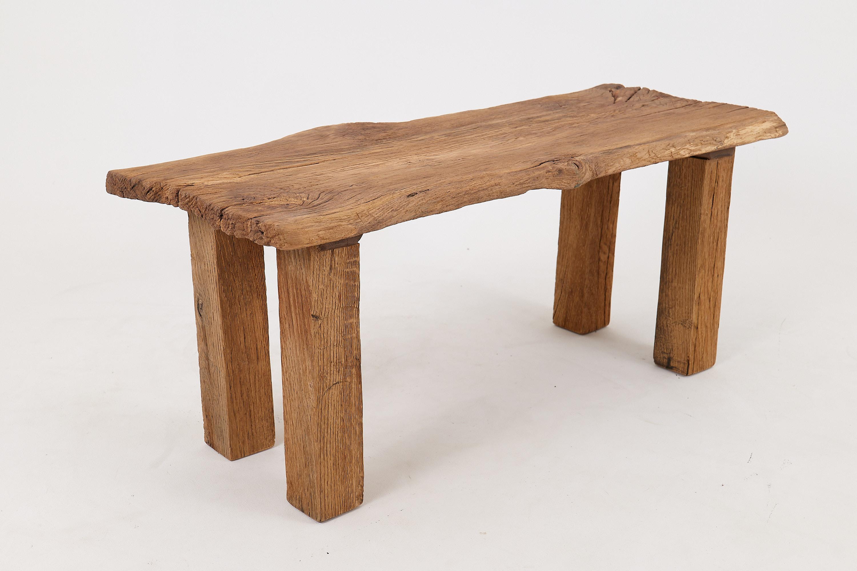 Logniture, tavolino brutalista in legno di Oak Oak recuperato, naturale ed eco-compatibile in vendita 1