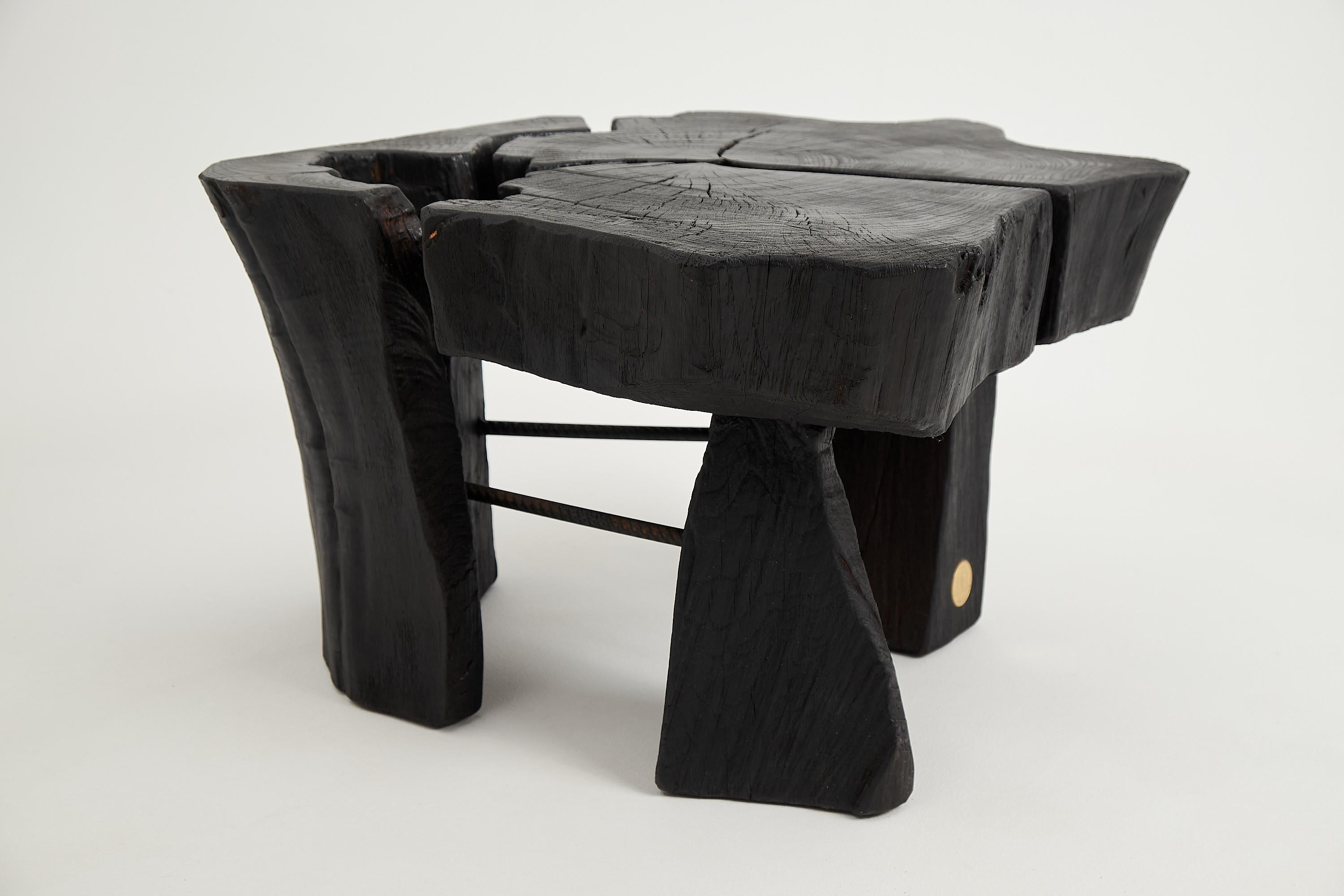 Brutalisme Logniture, Table basse rustique sculpturale, Bois de Oak Oak noir brûlé, Unique en vente