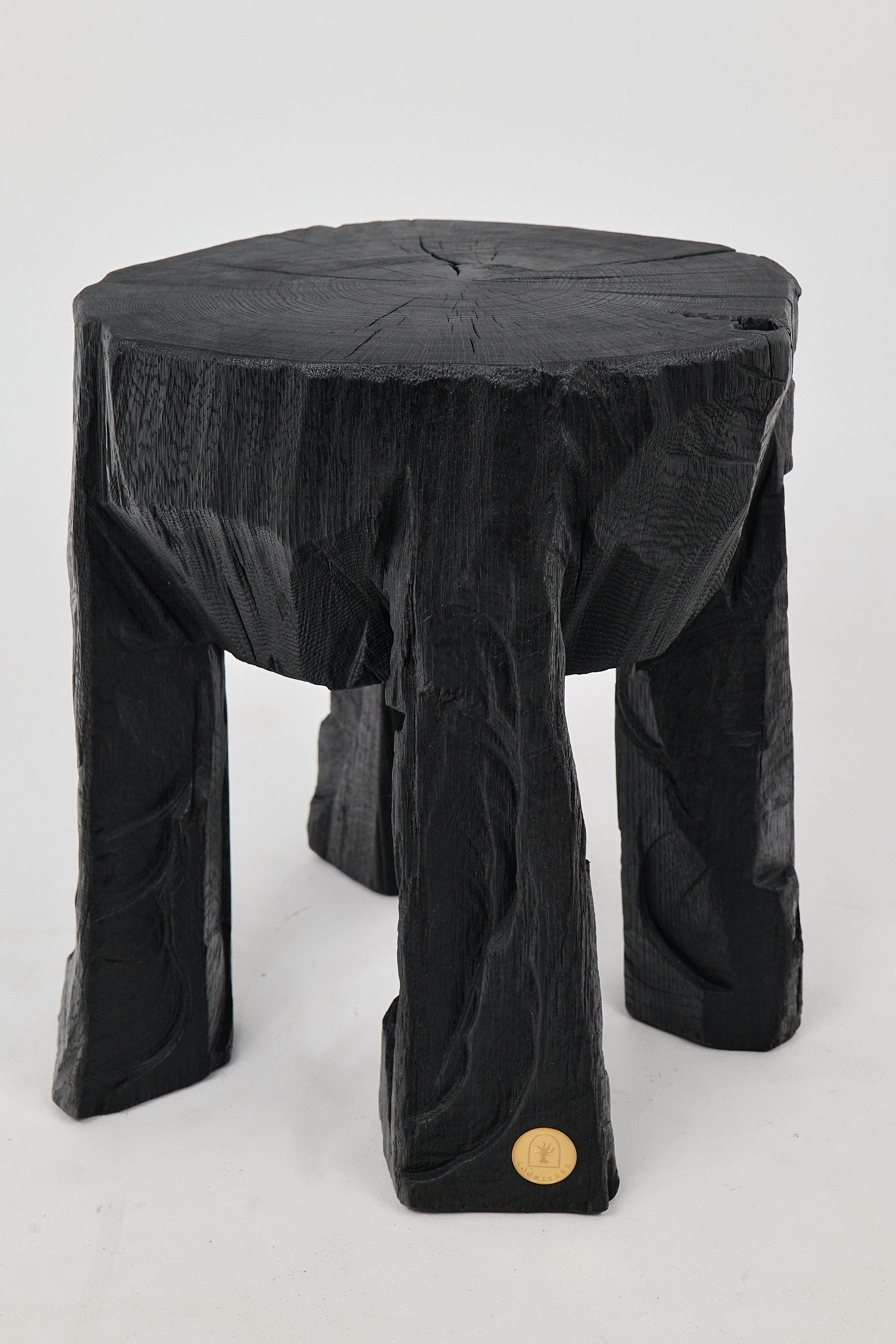 Croate Logniture, Table basse rustique sculpturale, Bois de Oak Oak noir brûlé, Unique en vente