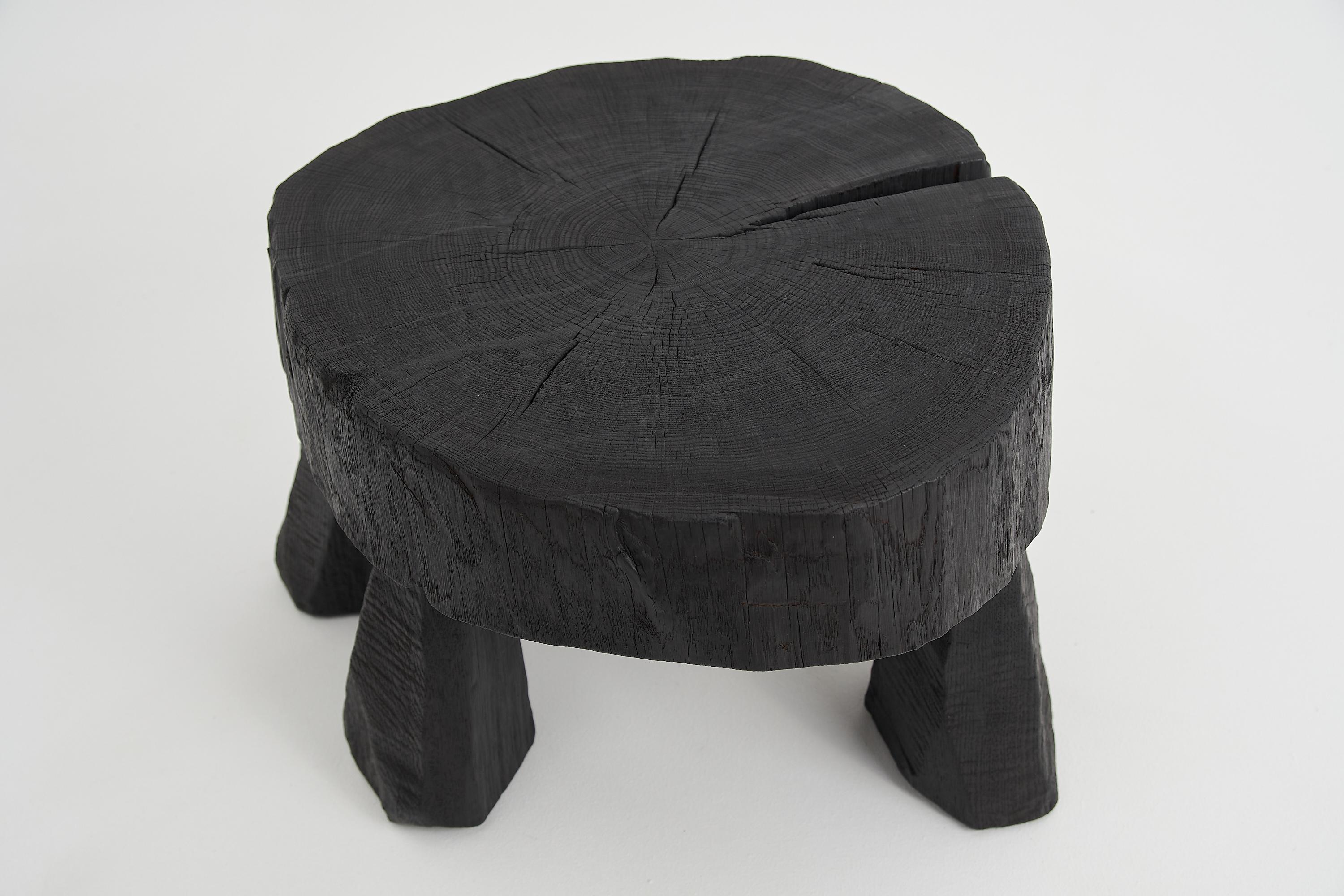 XXIe siècle et contemporain Logniture, Table basse rustique sculpturale, Bois de Oak Oak noir brûlé, Unique en vente
