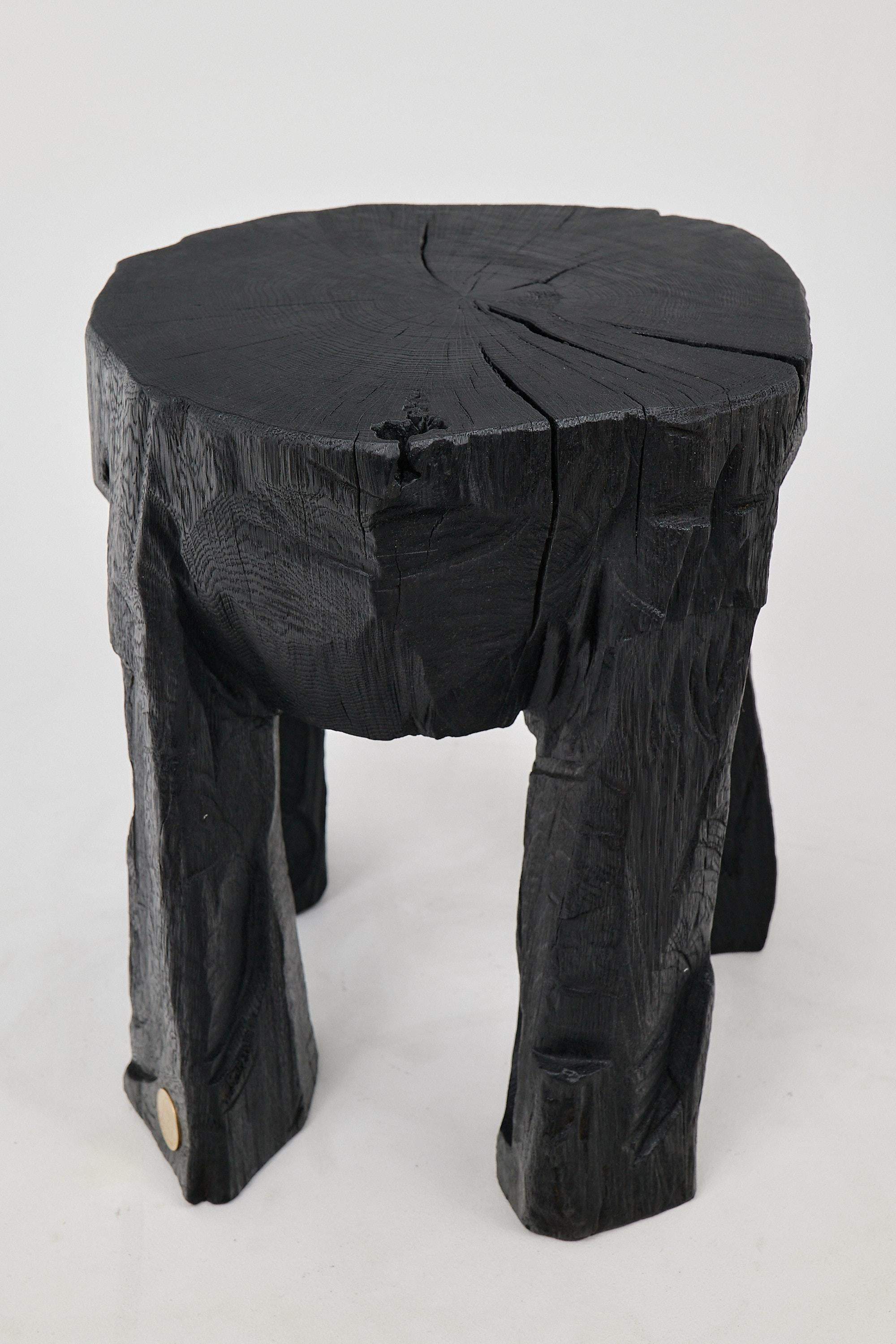 Logniture, Table basse rustique sculpturale, Bois de Oak Oak noir brûlé, Unique en vente 1